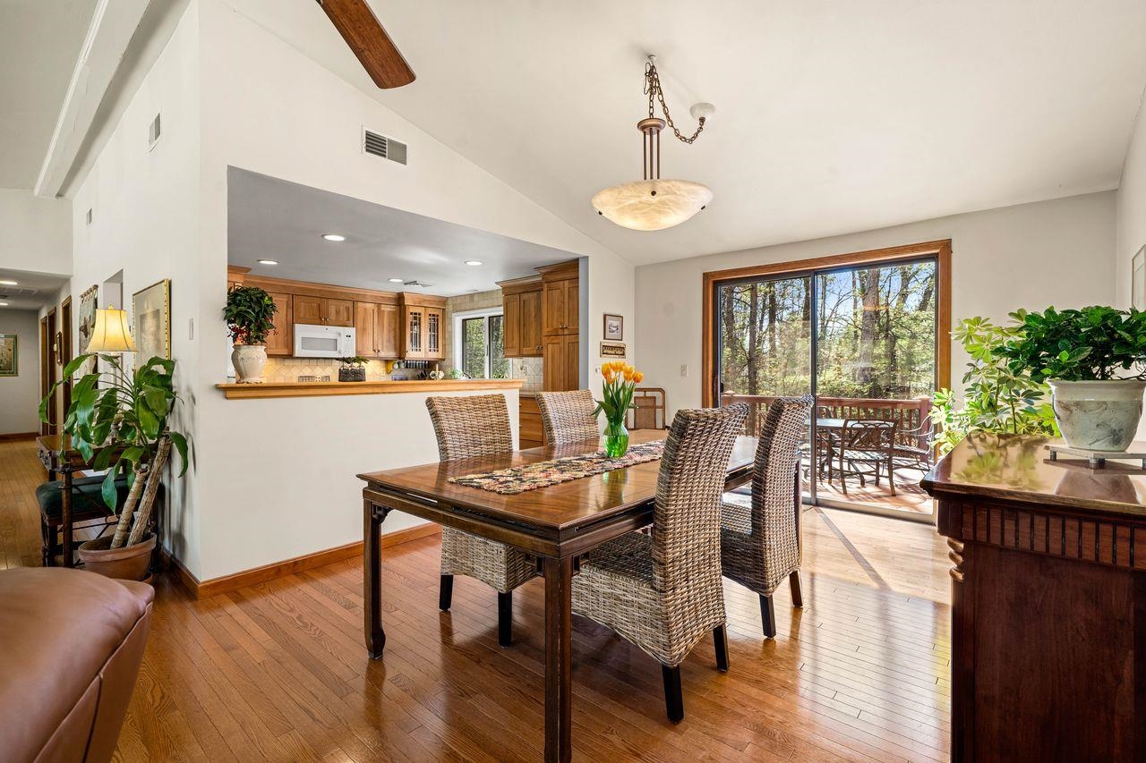 11 Mulberry Ln, Bedford, NH 03110