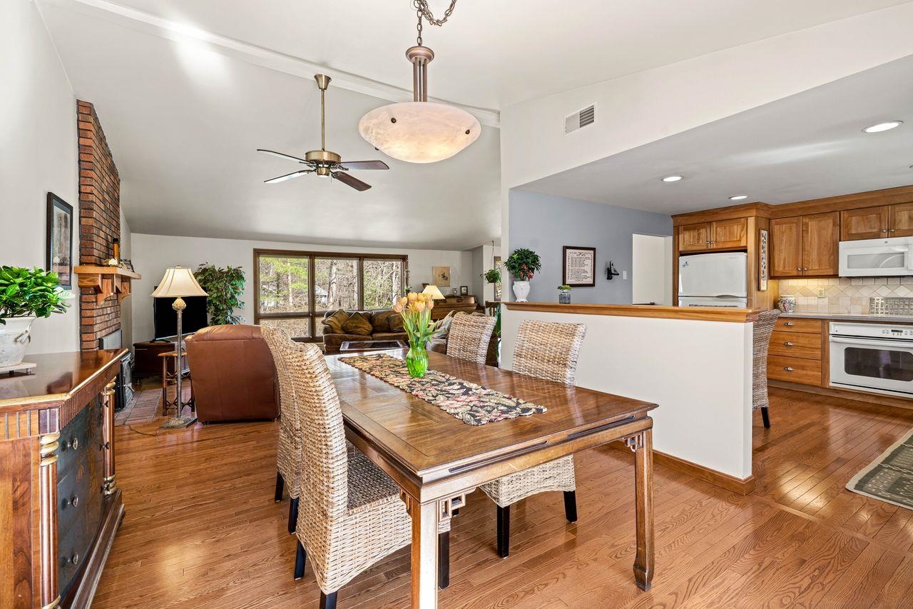 11 Mulberry Ln, Bedford, NH 03110