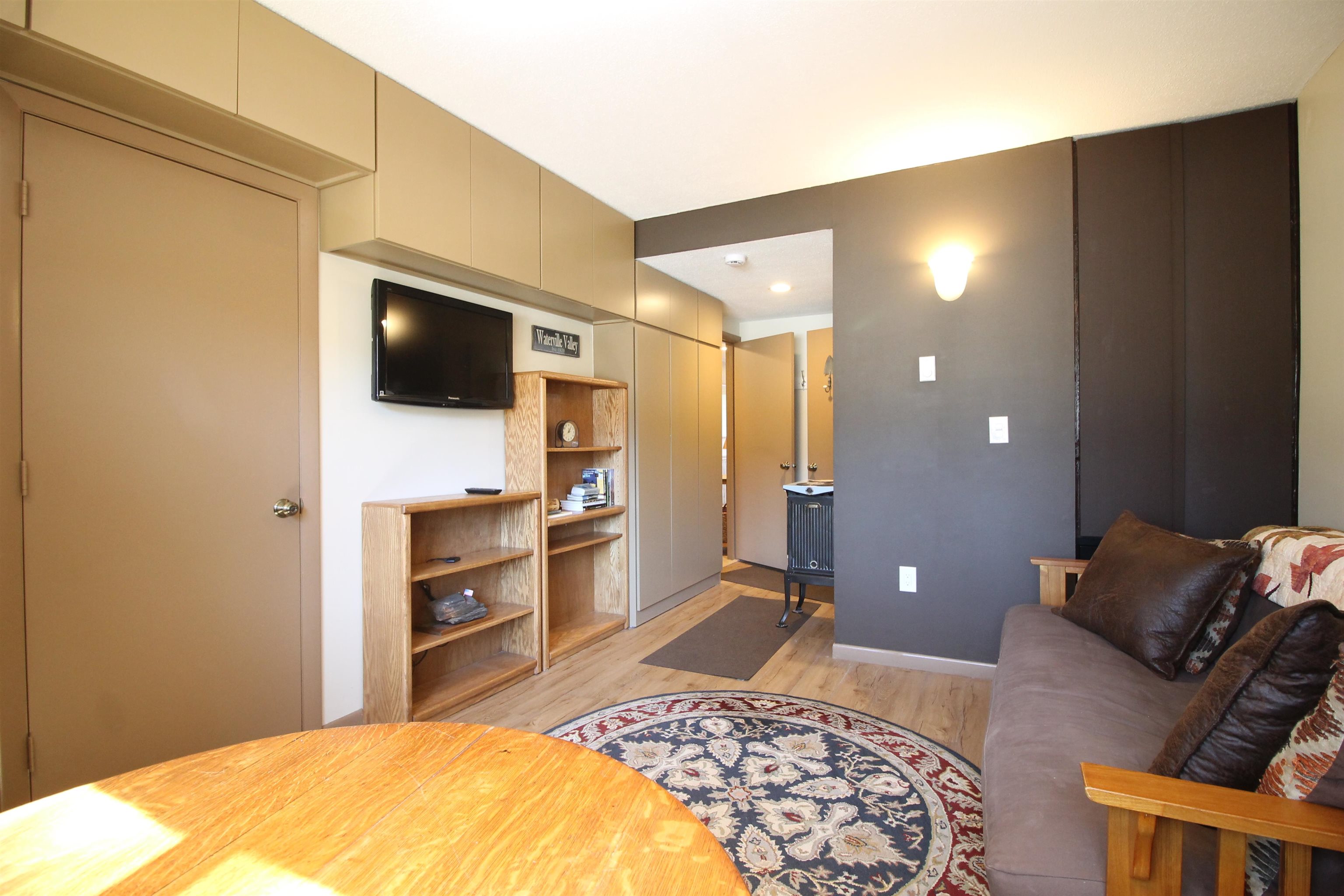 Extra built in cabinets for storage