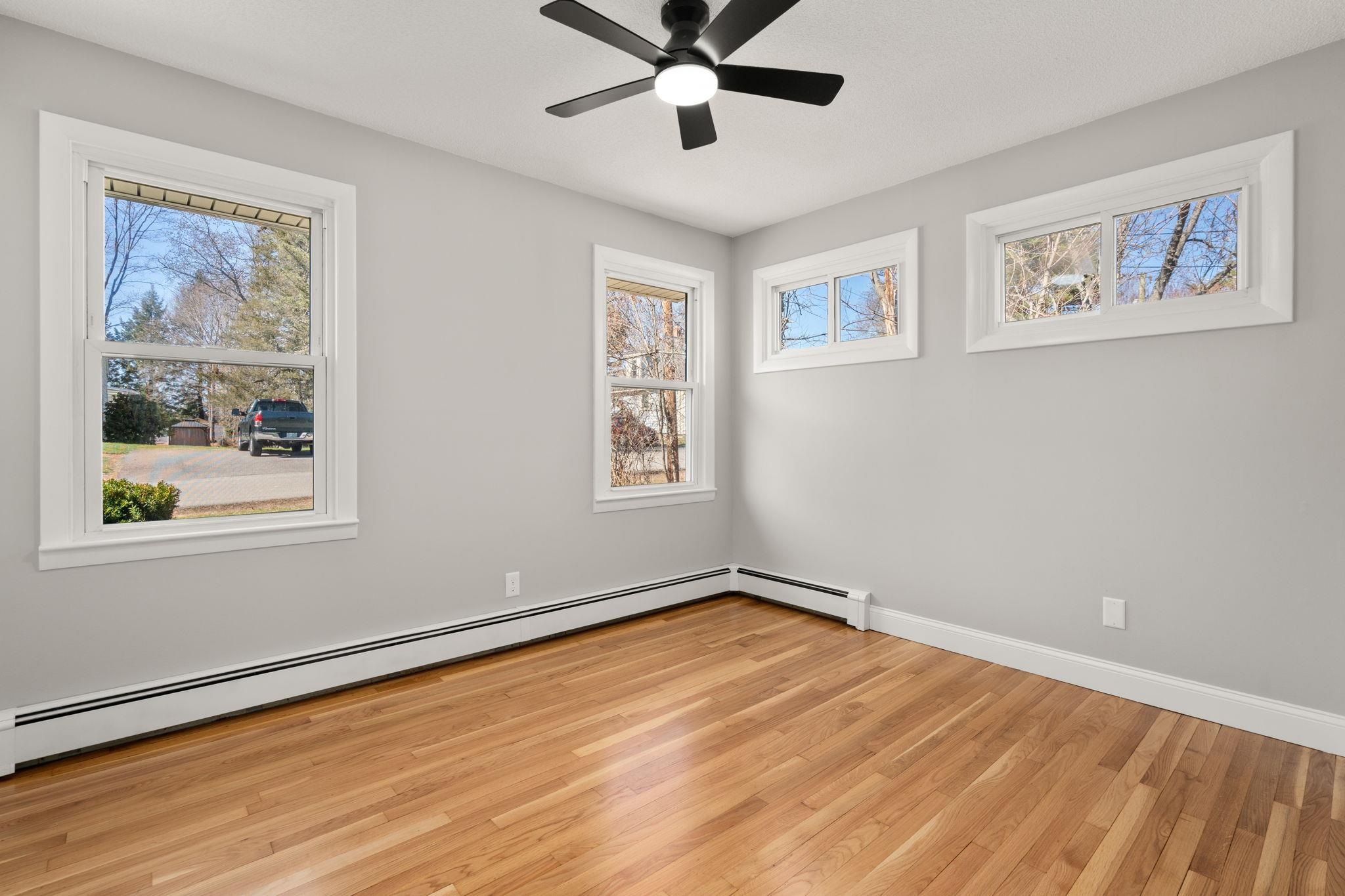 3 Exeter St, Derry, NH 03038