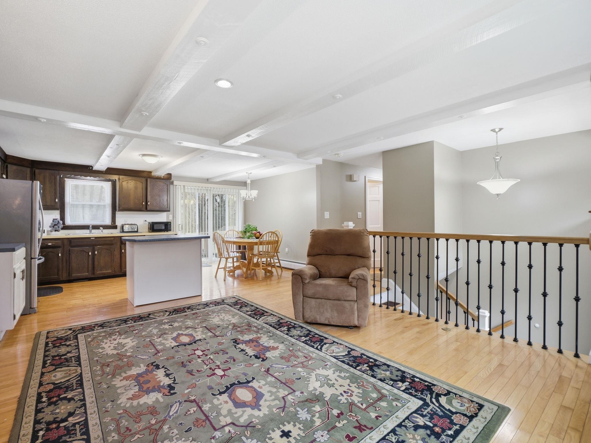 7 Nevens St, Hudson, NH 03051