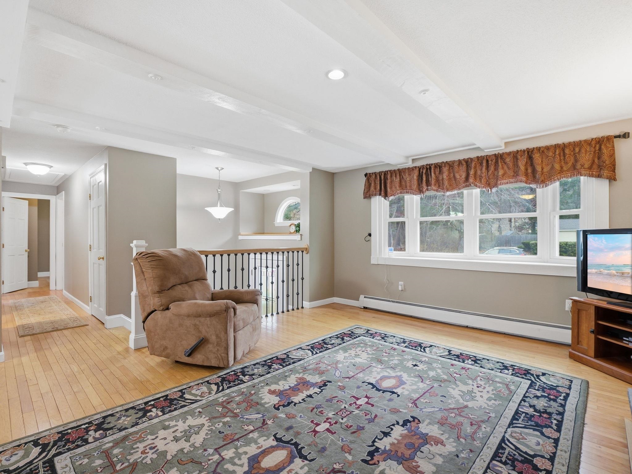 7 Nevens St, Hudson, NH 03051