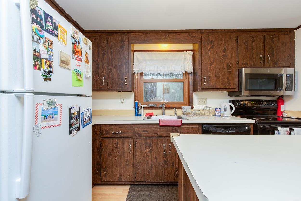 12 Severance Dr, Londonderry, NH 03053