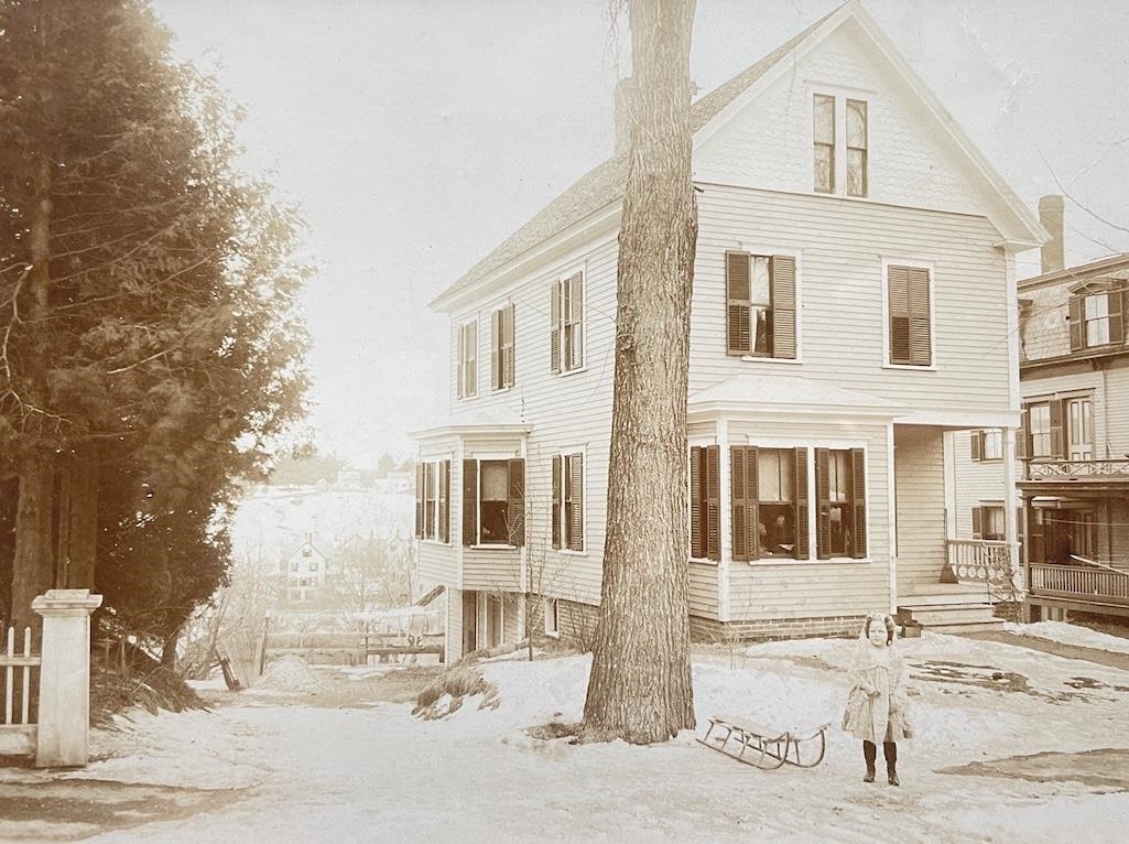 27 Pine St, Peterborough, NH 03458