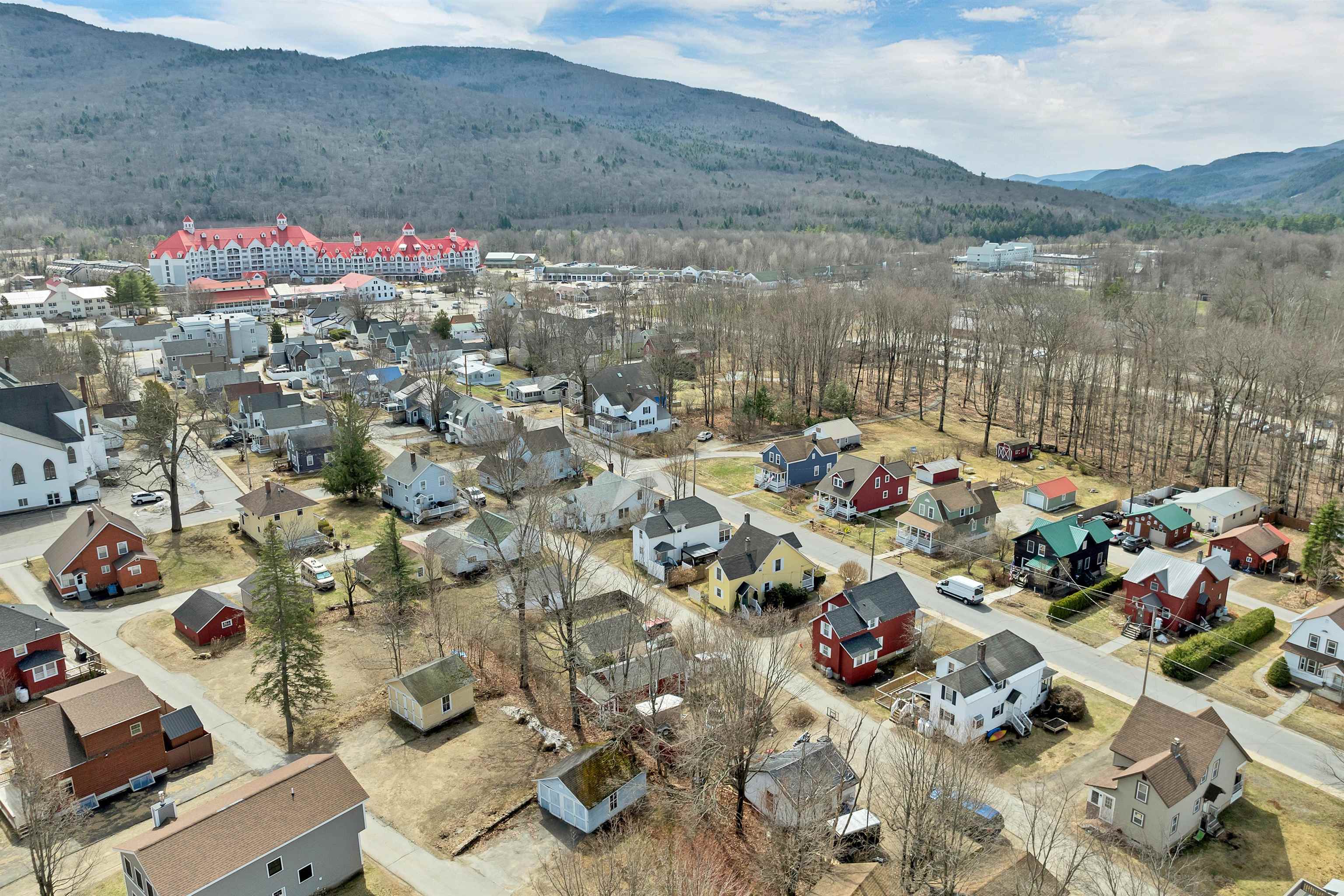 38 School St, Lincoln, NH 03251