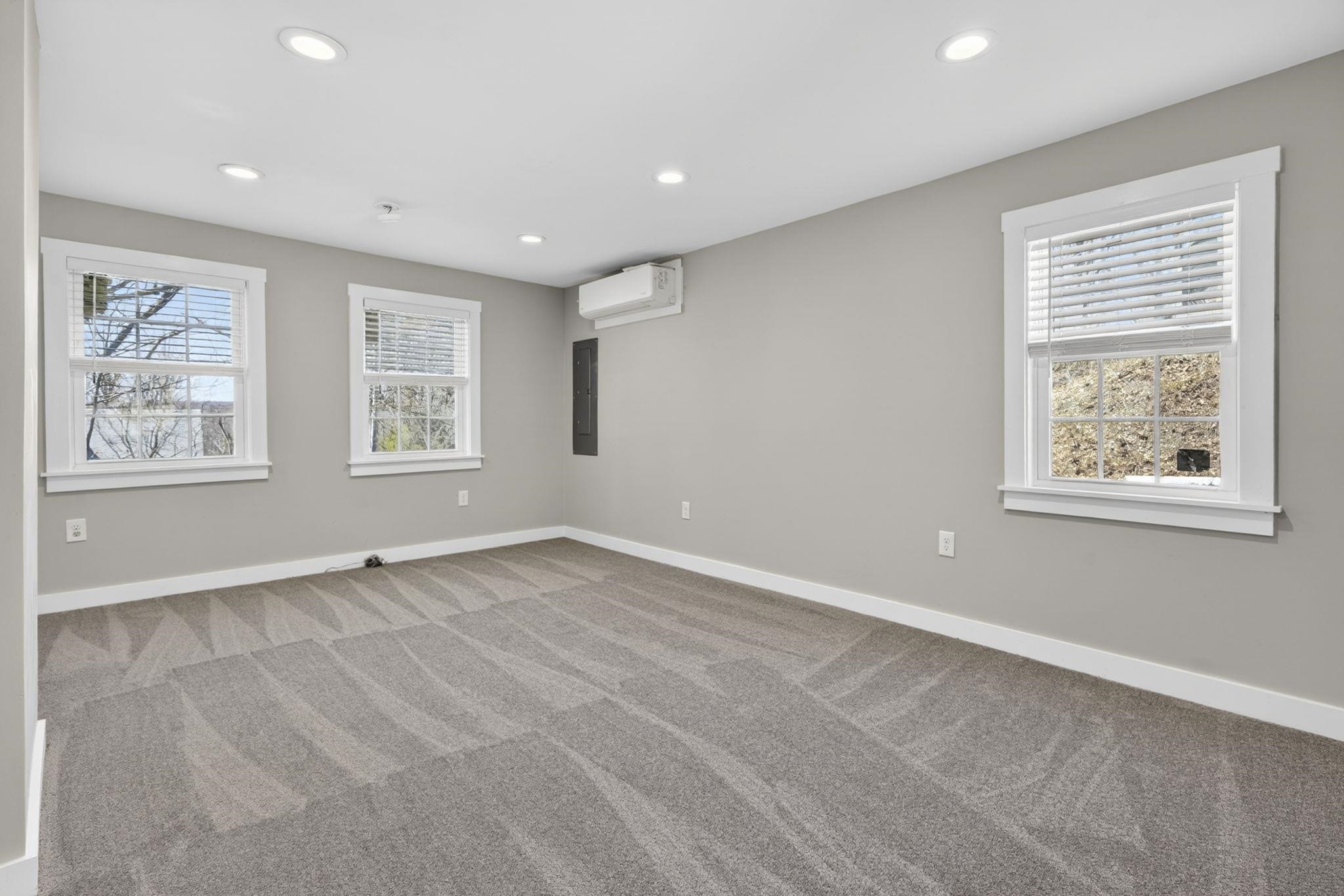 135 George St, Keene, NH 03431