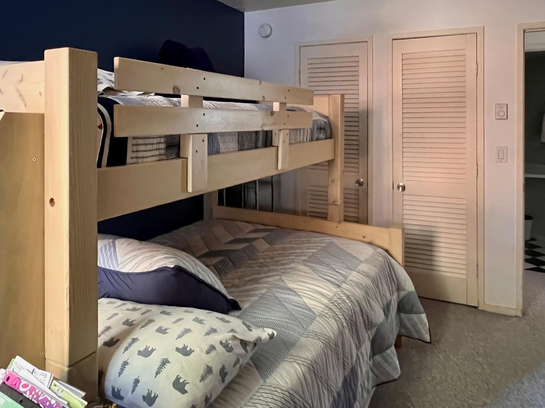 Bunk Room 24981283
