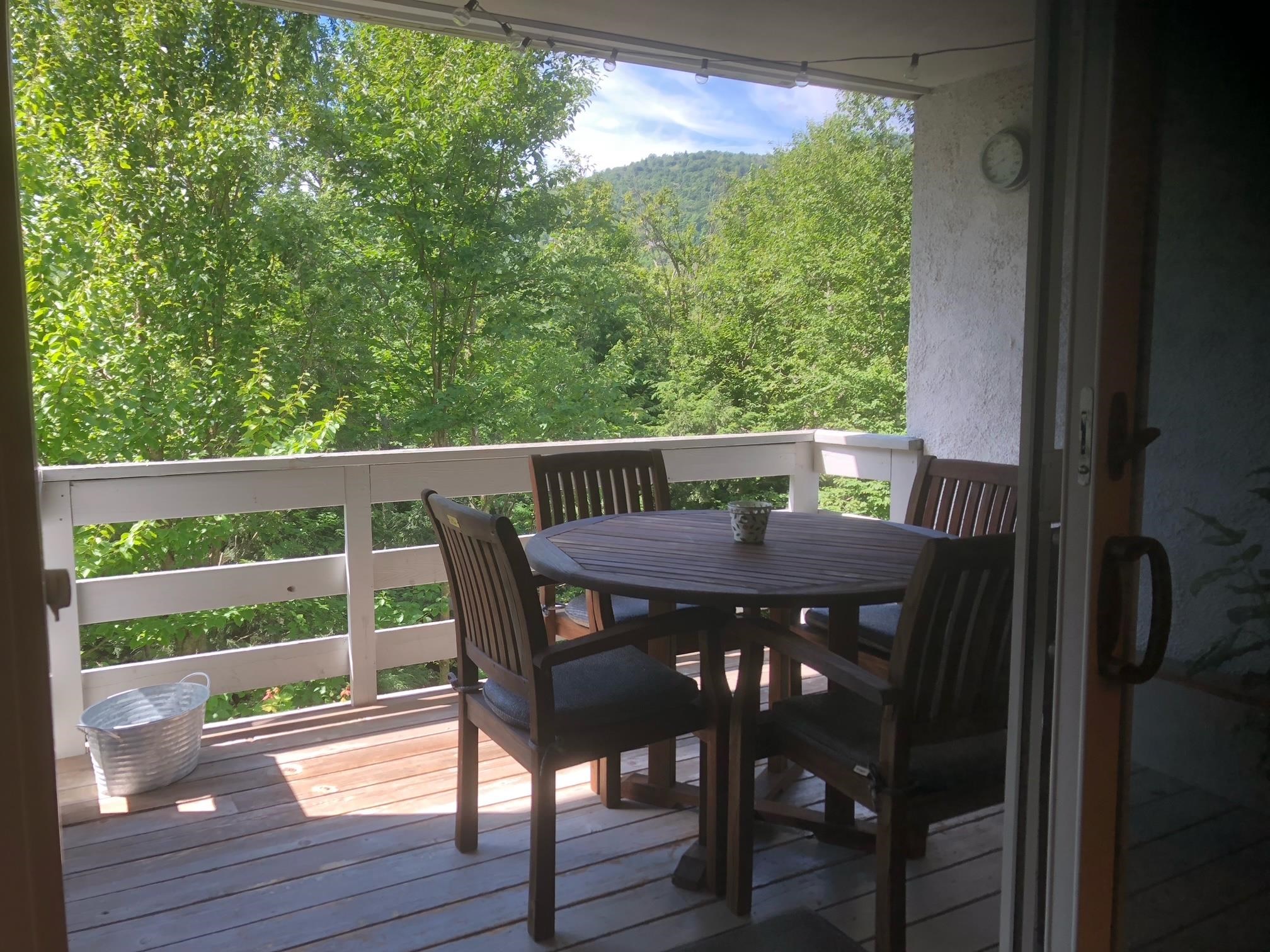 Covered deck 24996136