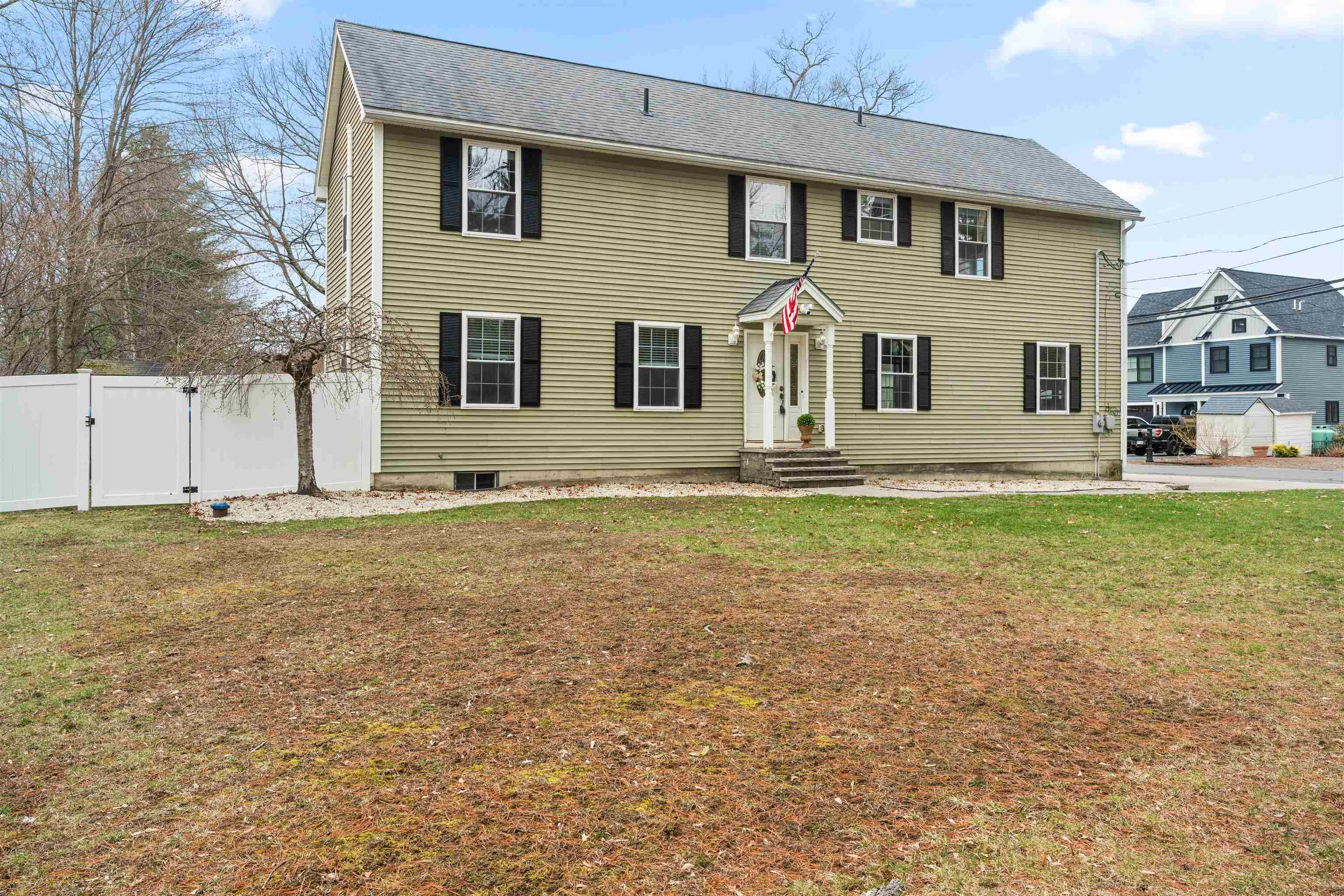 28 Shore Dr, Salem, NH 03079