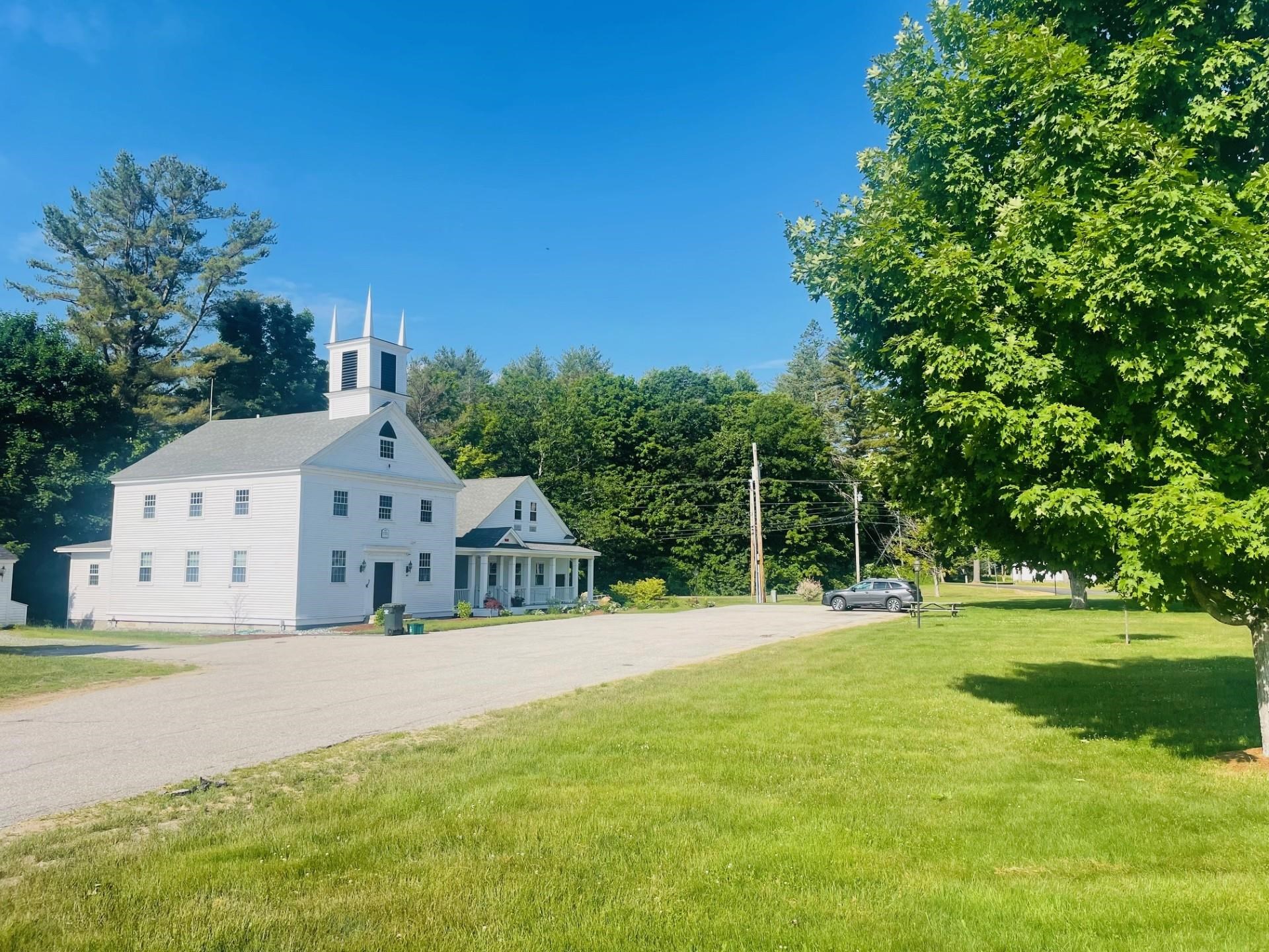 34 North Shore Rd, Hebron, NH 03241