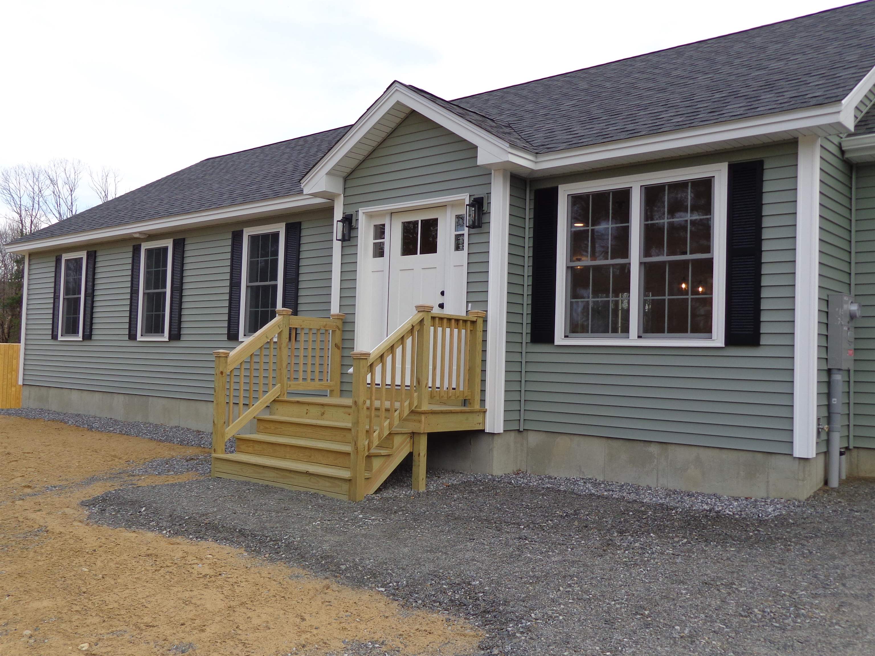 93 Fairview Dr, Pittsfield, NH 03263