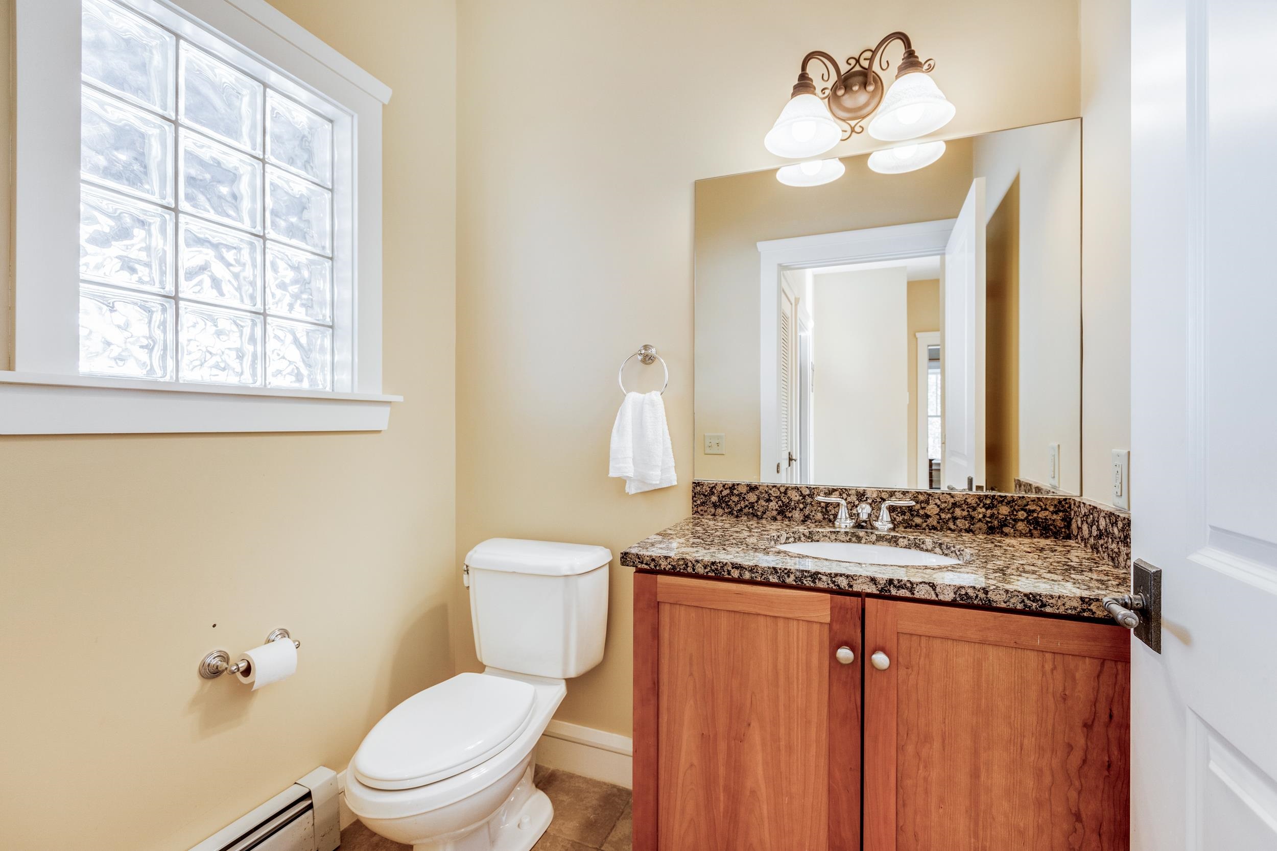 Powder Room 24963618