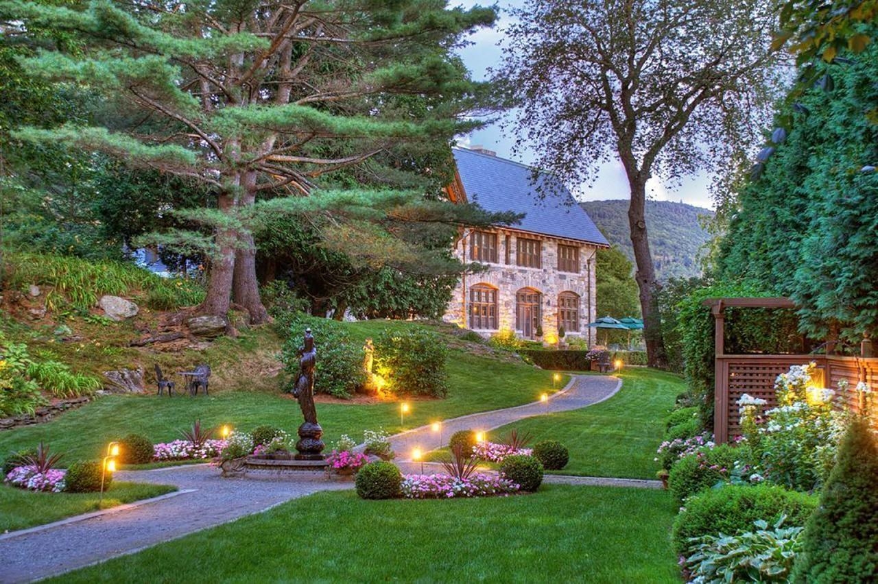 Beautiful Landscape and Gardens 24963629