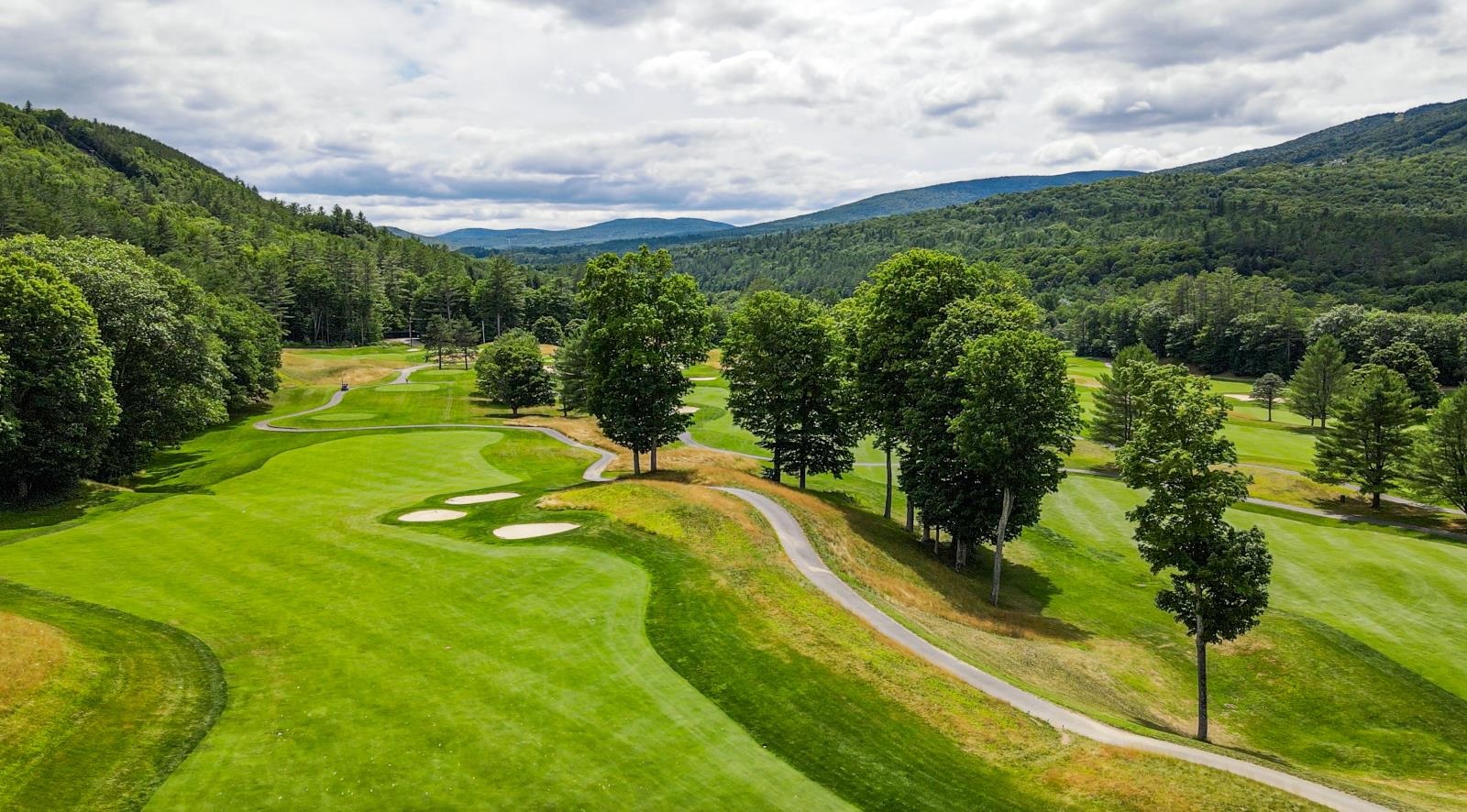Less Than 10 Minutes to 5 Star Golfing at Fox Run Golf Club 24963633