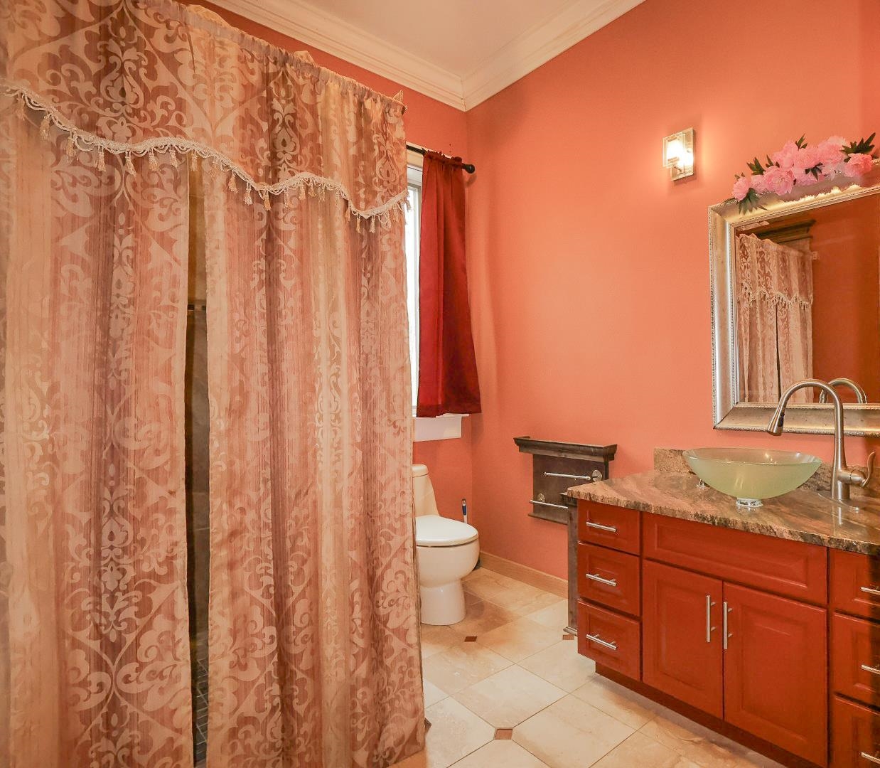 1st Floor Bath 25004788