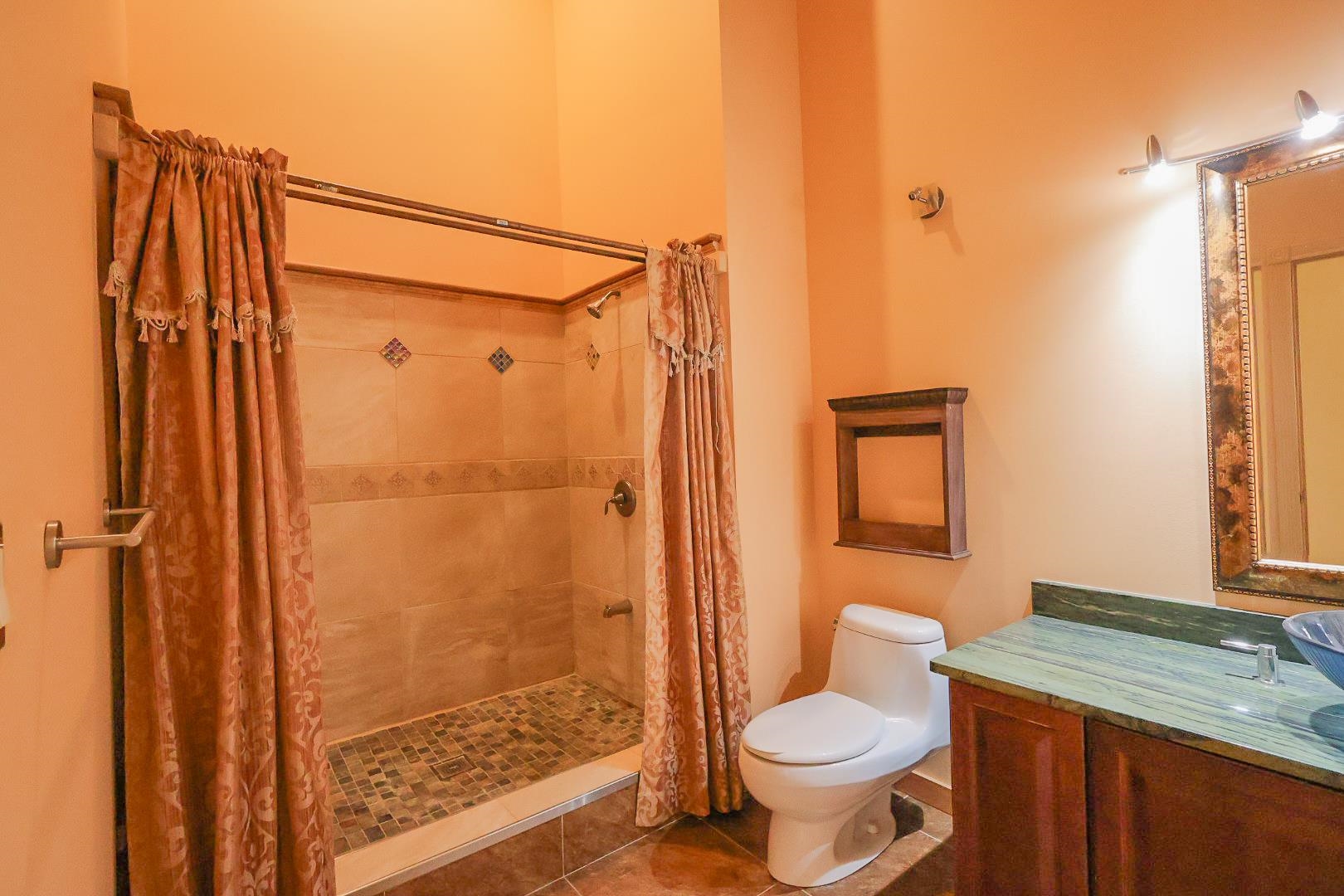 2nd Floor Bath 25004774