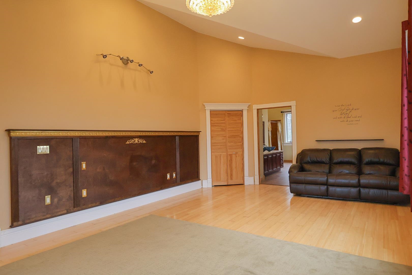 Primary Bedroom 2nd Floor 25004777