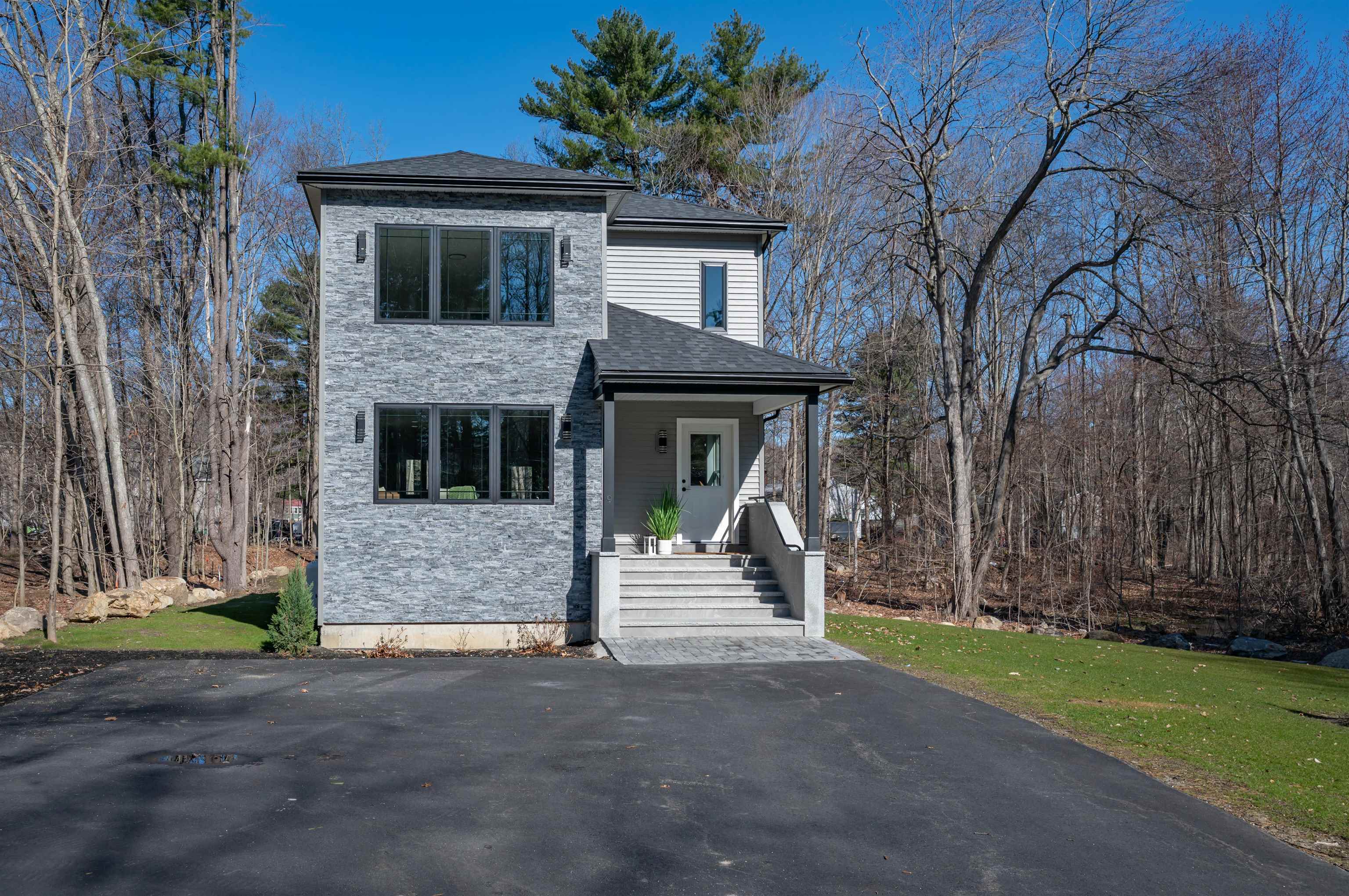 9 Trues Pw, Sandown, NH 03873