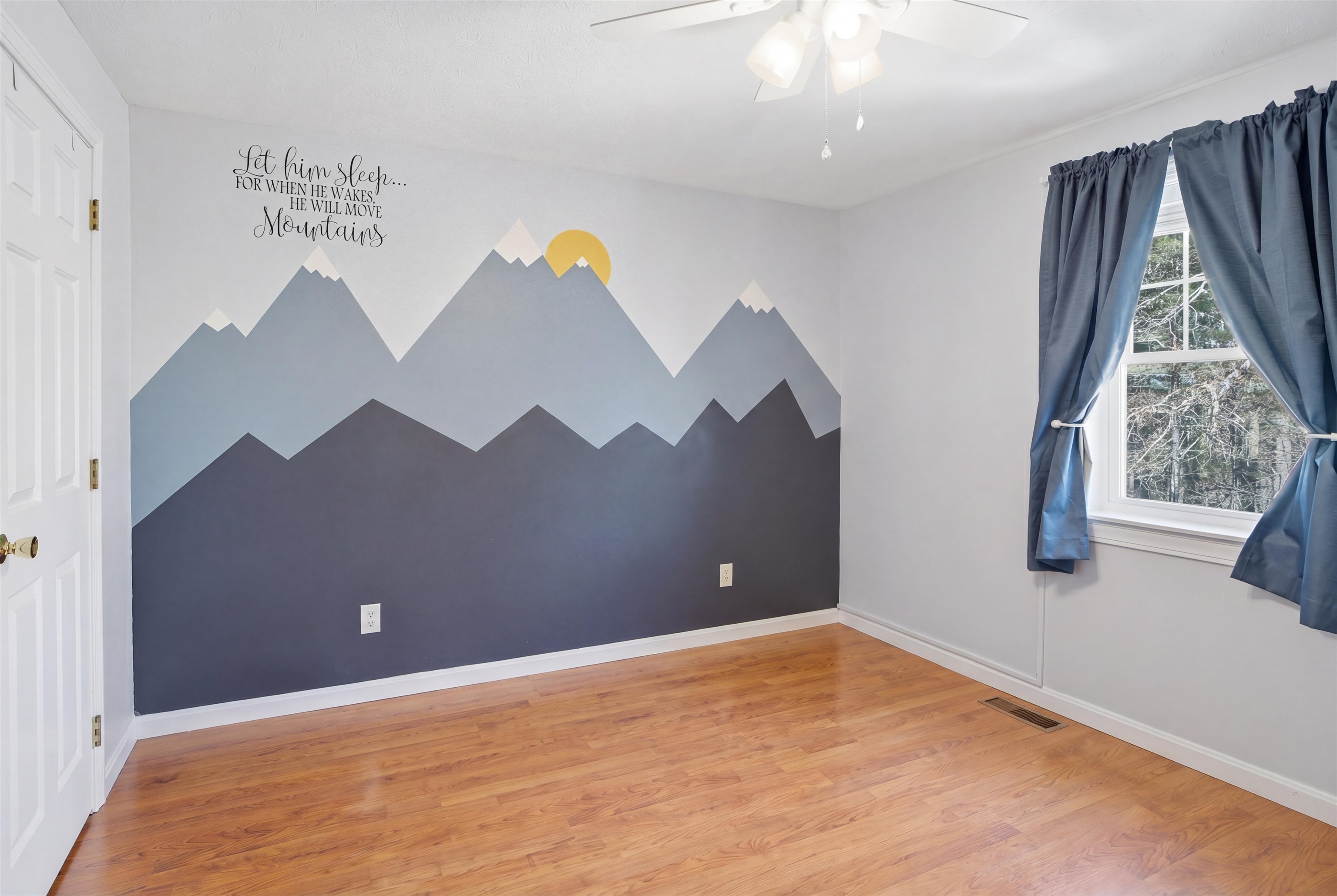 1 Jessica Ln, Hudson, NH 03051