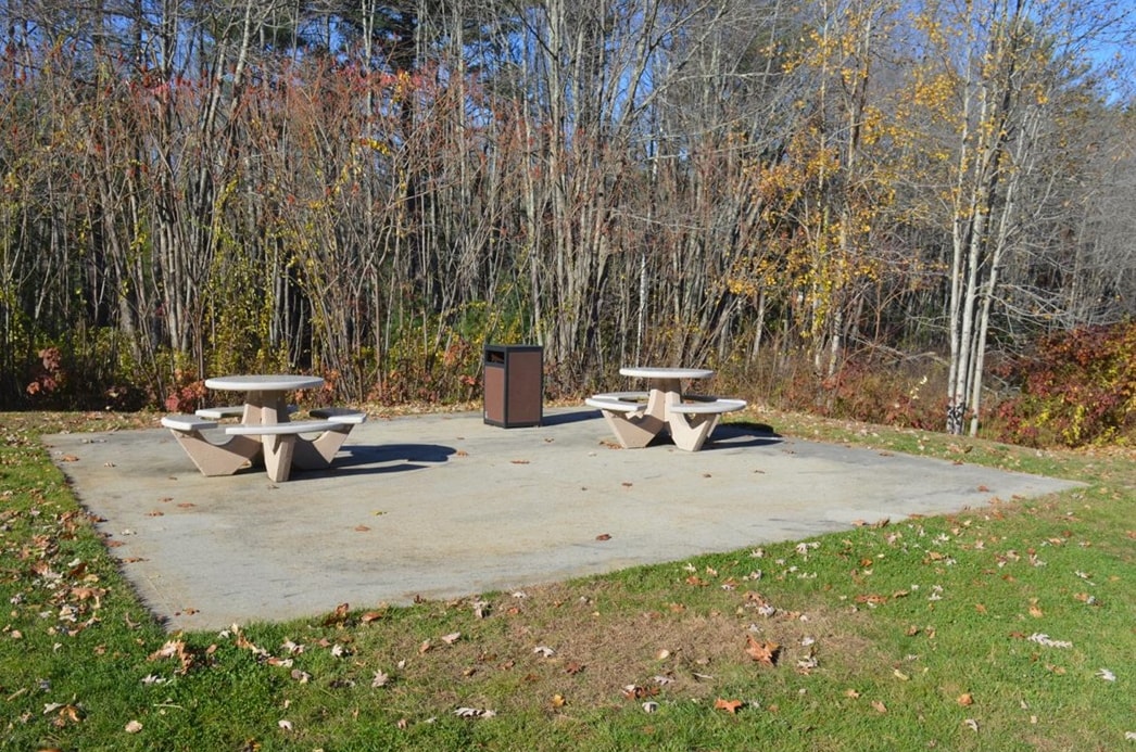 15 South Cranberry Ln, Rochester, NH 03867