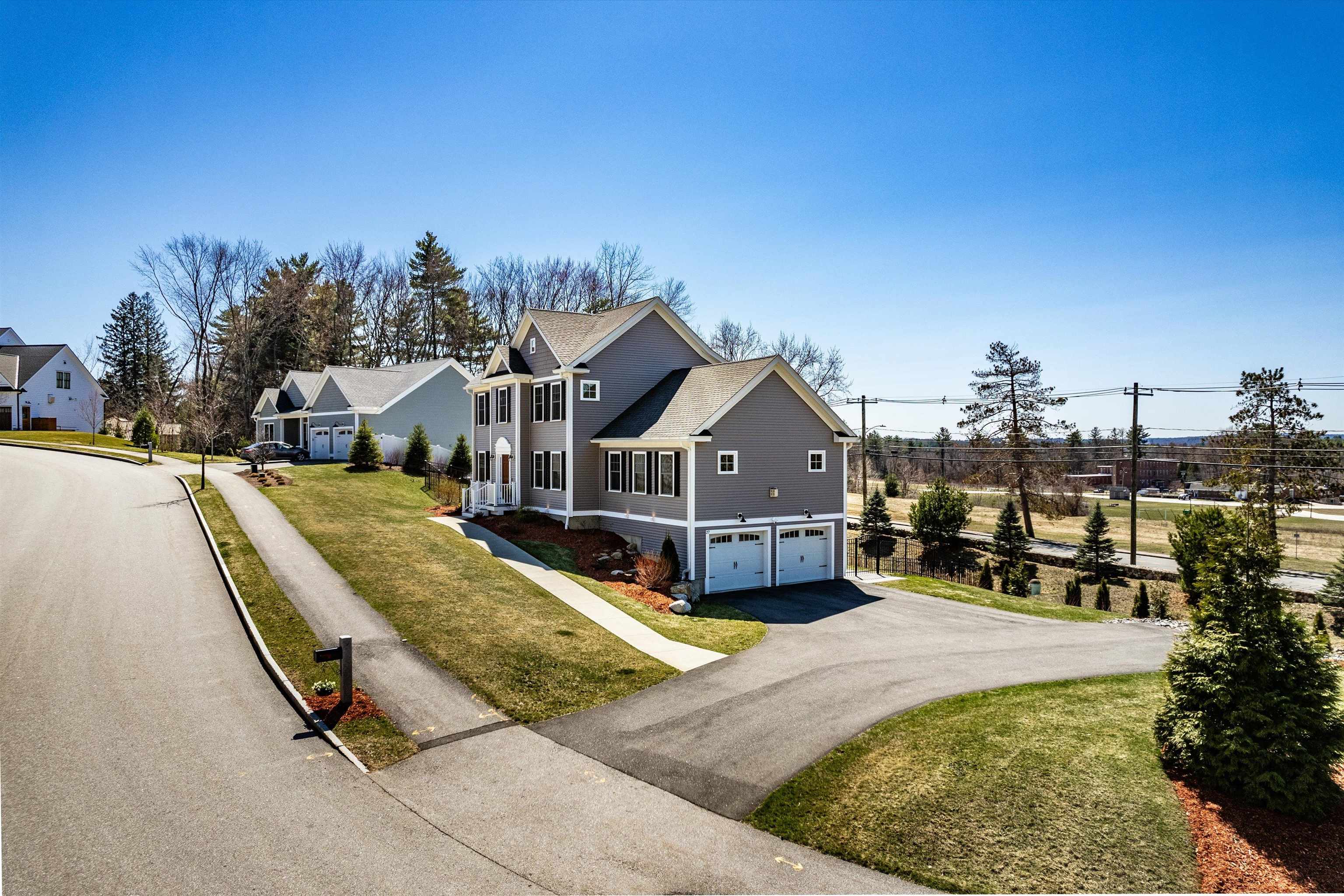 27 Scenic Dr, Manchester, NH 03104