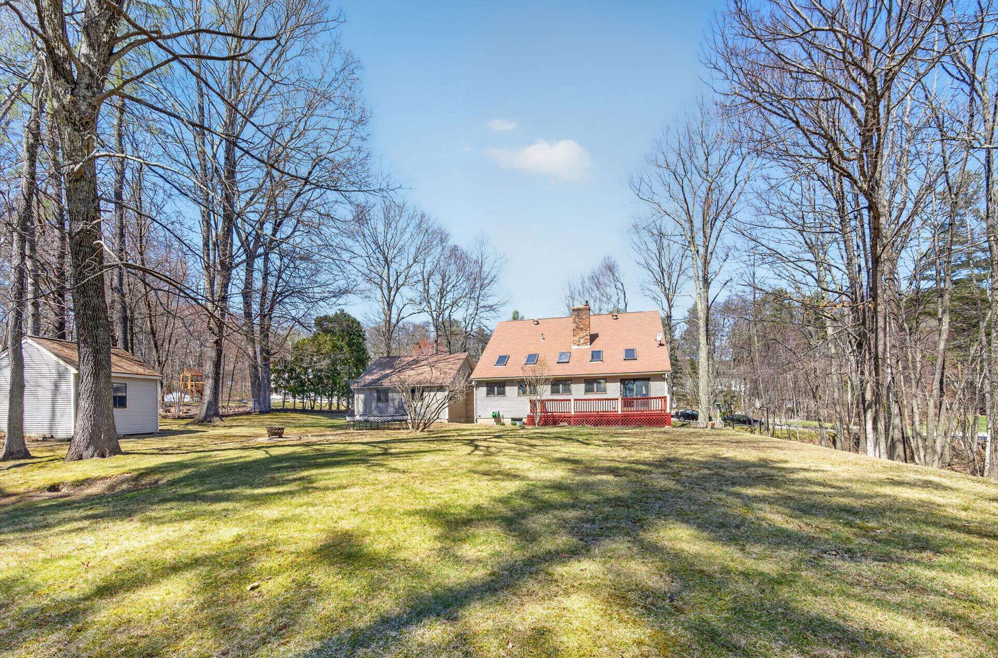 16 Berkeley St, Pelham, NH 03076