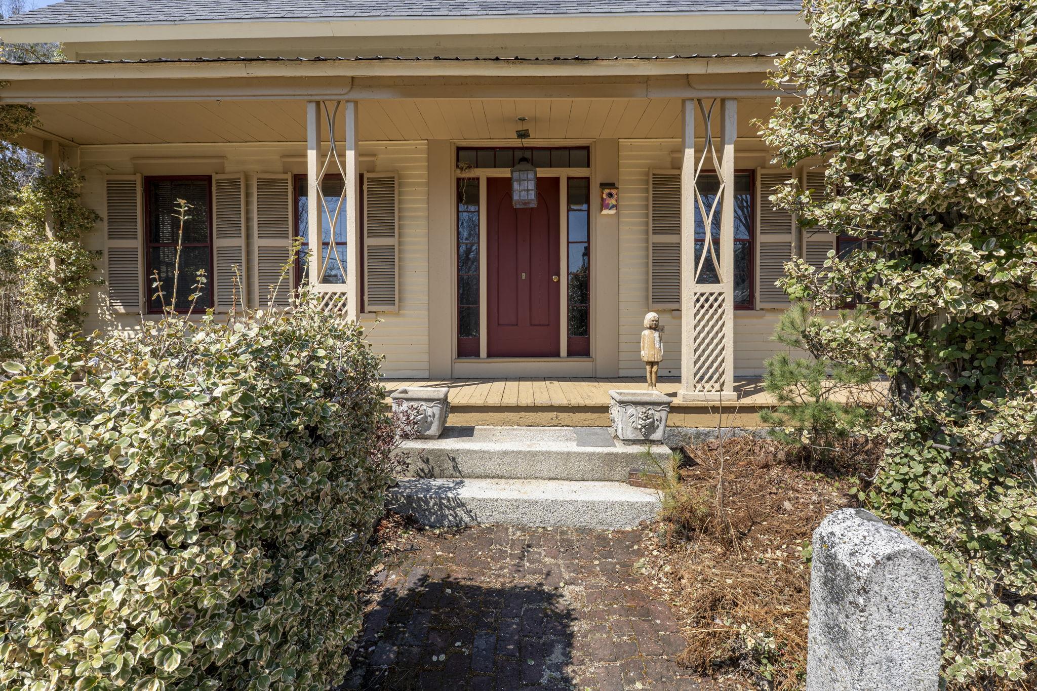 37 High St, Bradford, NH 03221