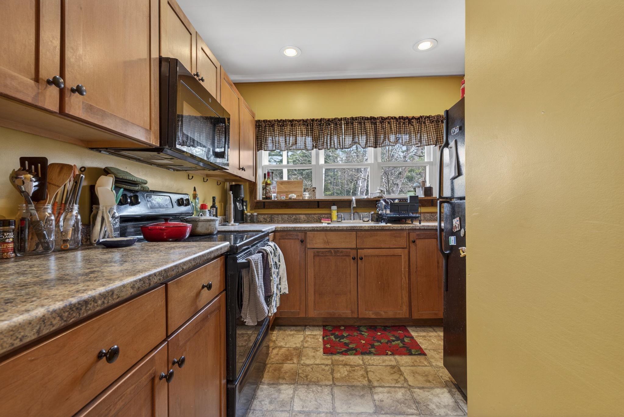 37 High St, Bradford, NH 03221