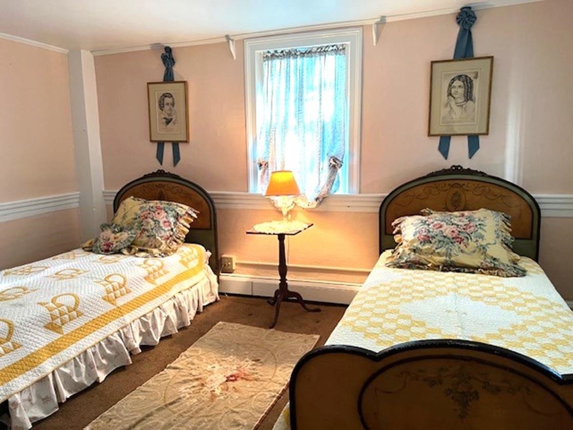 4 out of 5 Bedrooms Walkthrough to Other Rooms