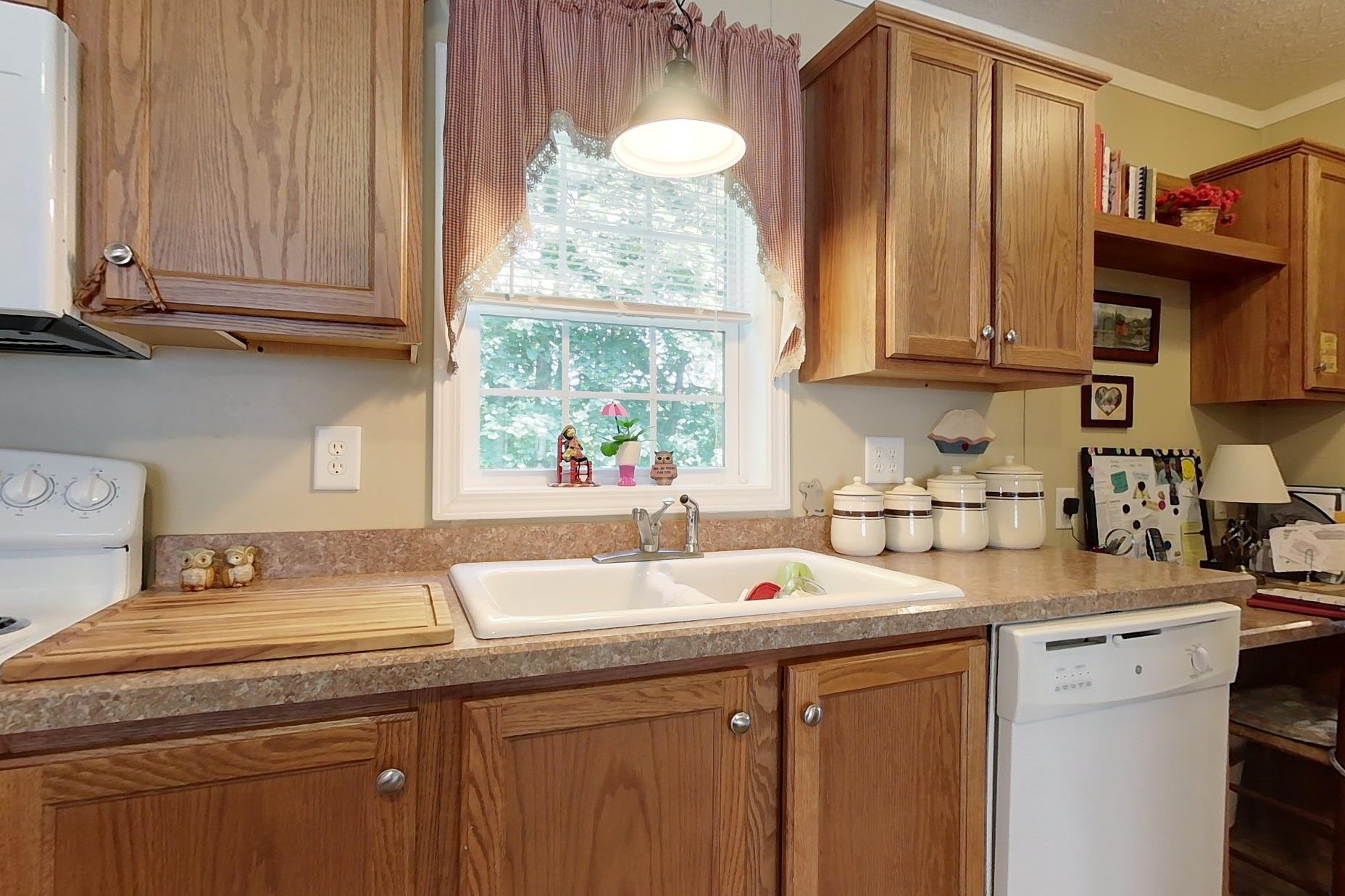 6 Mapleshade Dr, Nashua, NH 03062