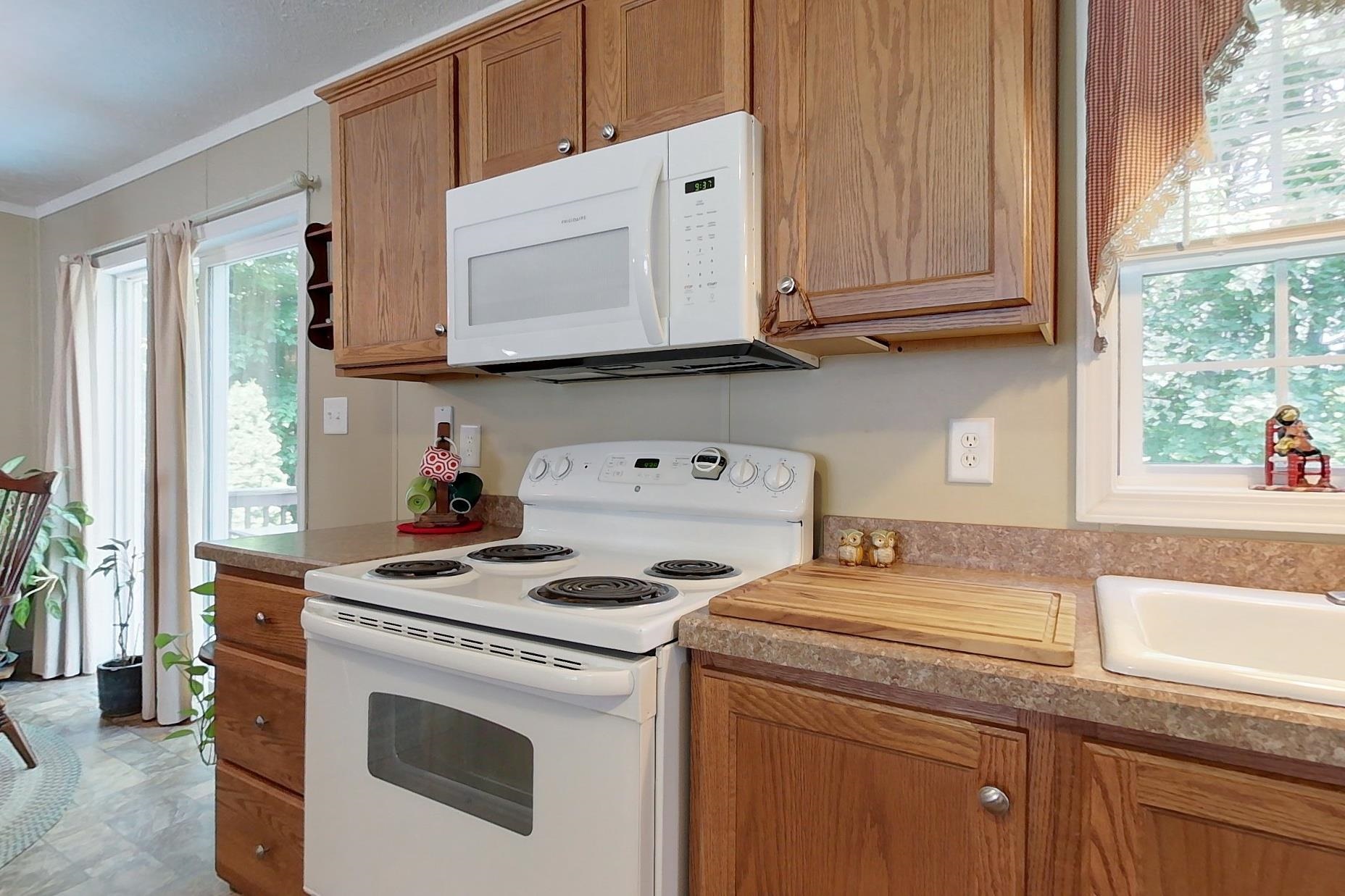 6 Mapleshade Dr, Nashua, NH 03062