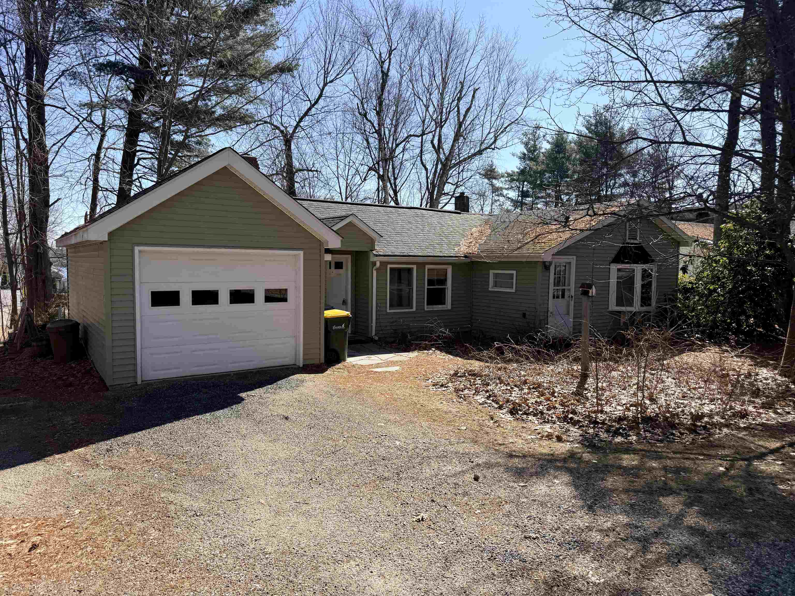 21 Arlington St, Laconia, NH 03246