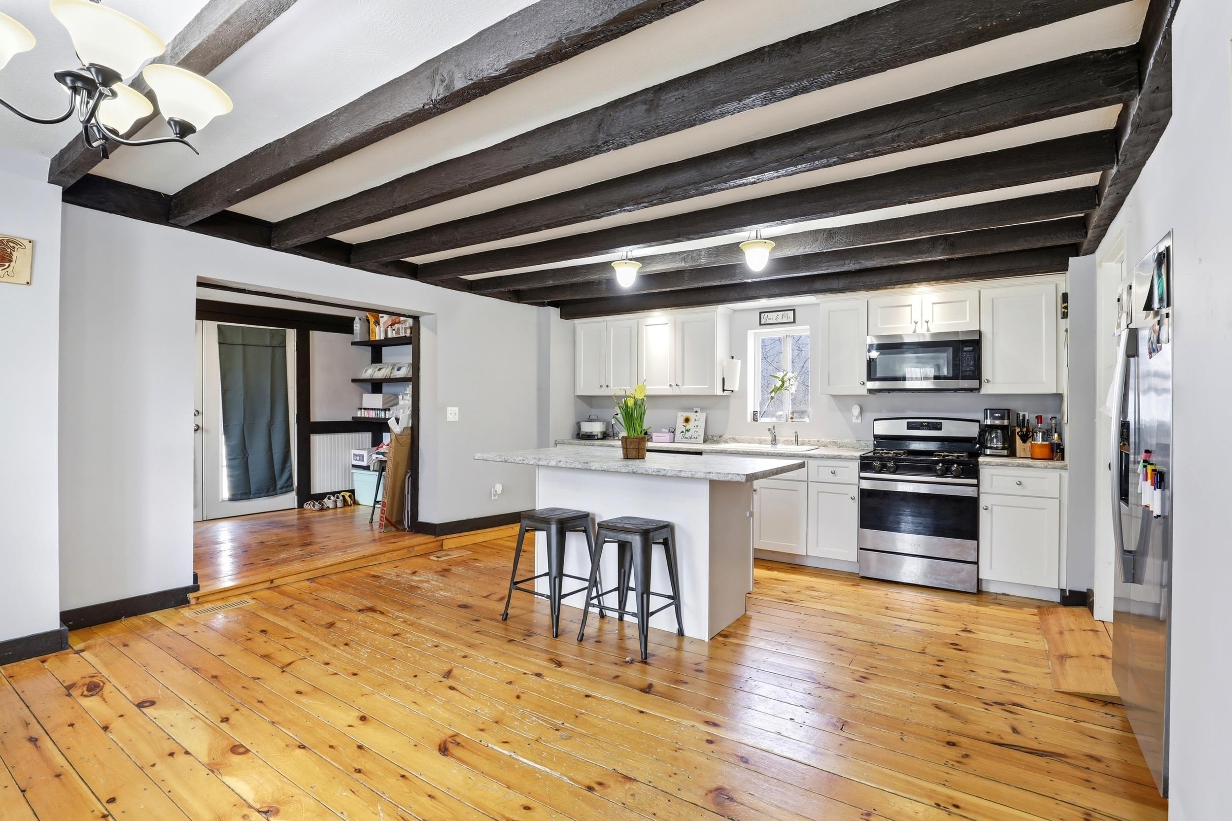 89 Garland Rd, Nottingham, NH 03290