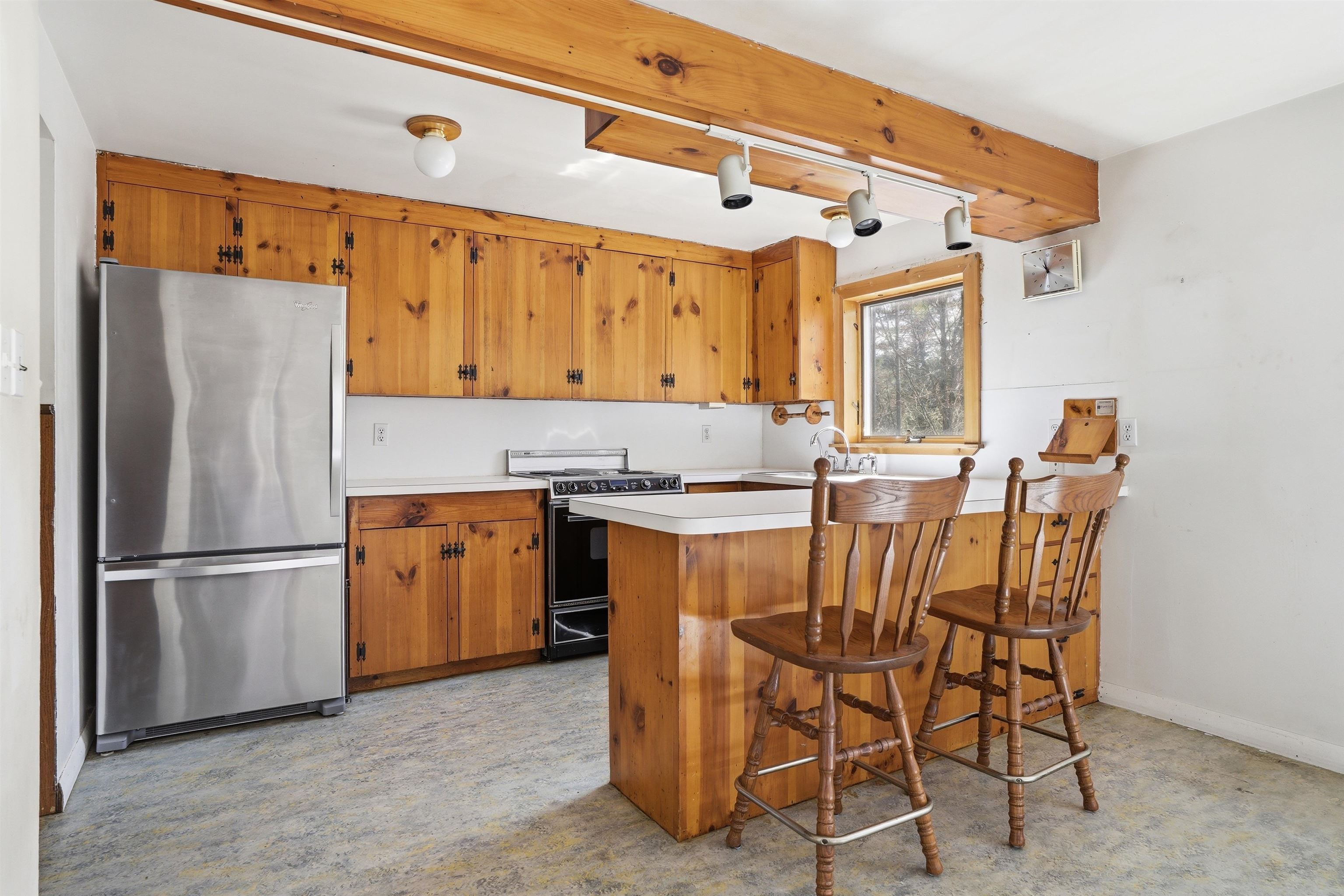 7 Zan Dr, Goffstown, NH 03045