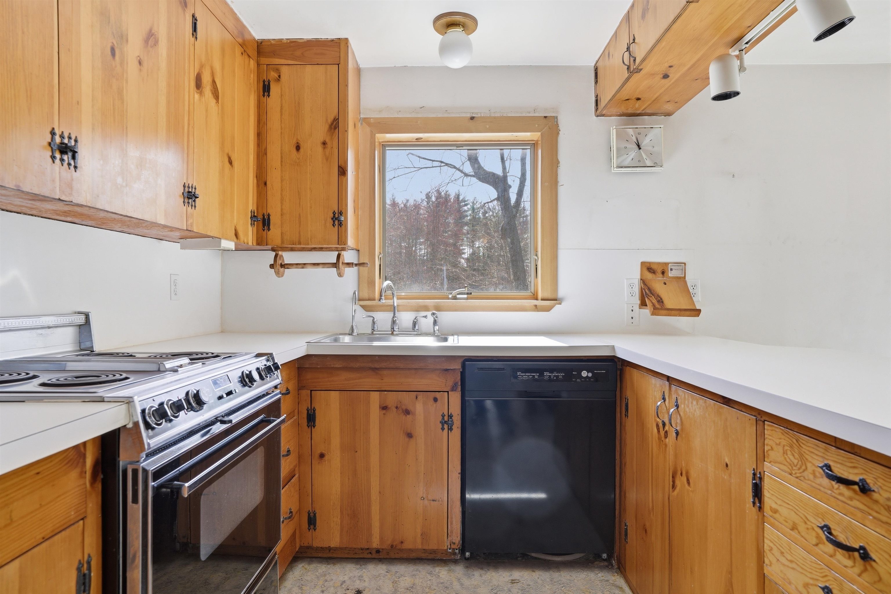 7 Zan Dr, Goffstown, NH 03045