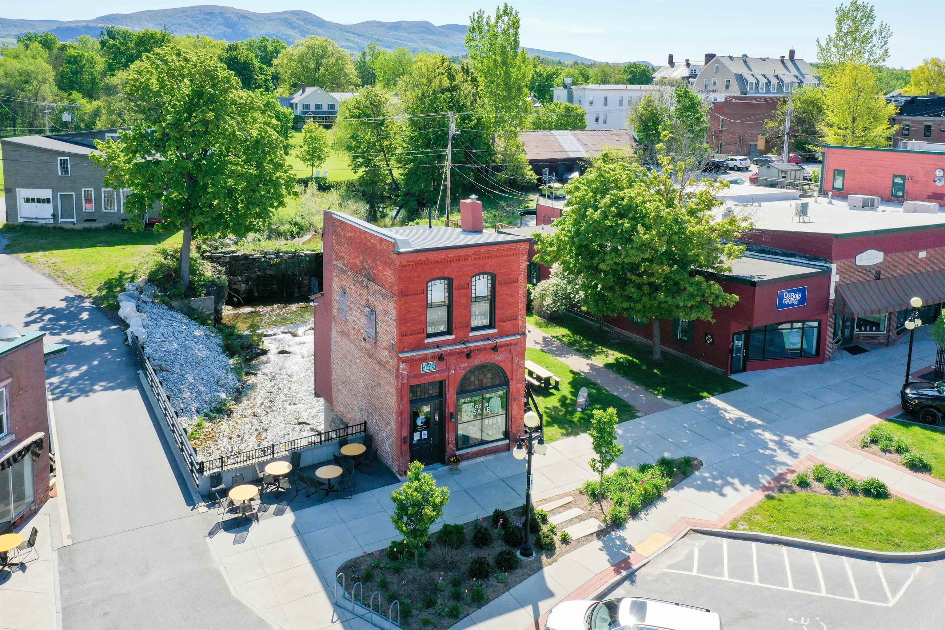 Brandon VT&nbsp;Commercial Property for sale $$299,000 $204 per sq.ft.