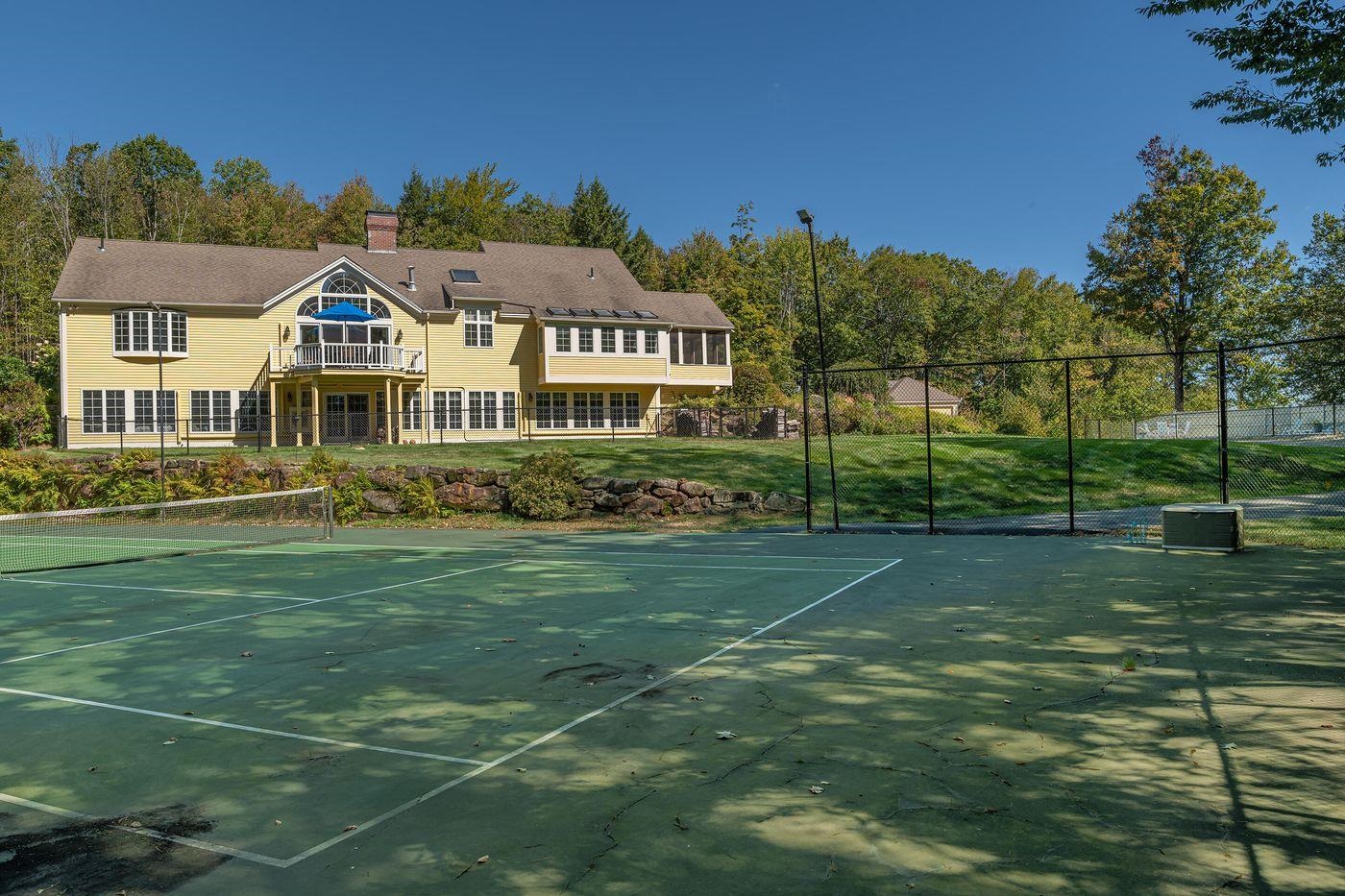 239 Gould Hill Rd, Hopkinton, NH 03229