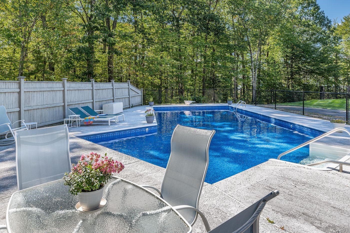 239 Gould Hill Rd, Hopkinton, NH 03229