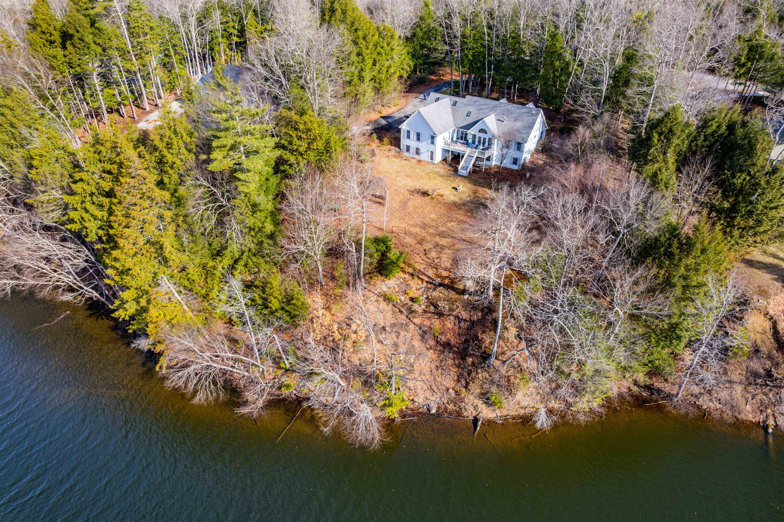 105 Pemigewasset Shores Dr, Bristol, NH 03222