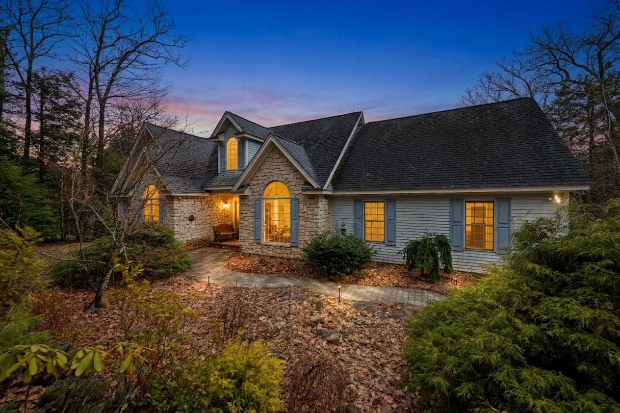 105 Pemigewasset Shores Dr, Bristol, NH 03222