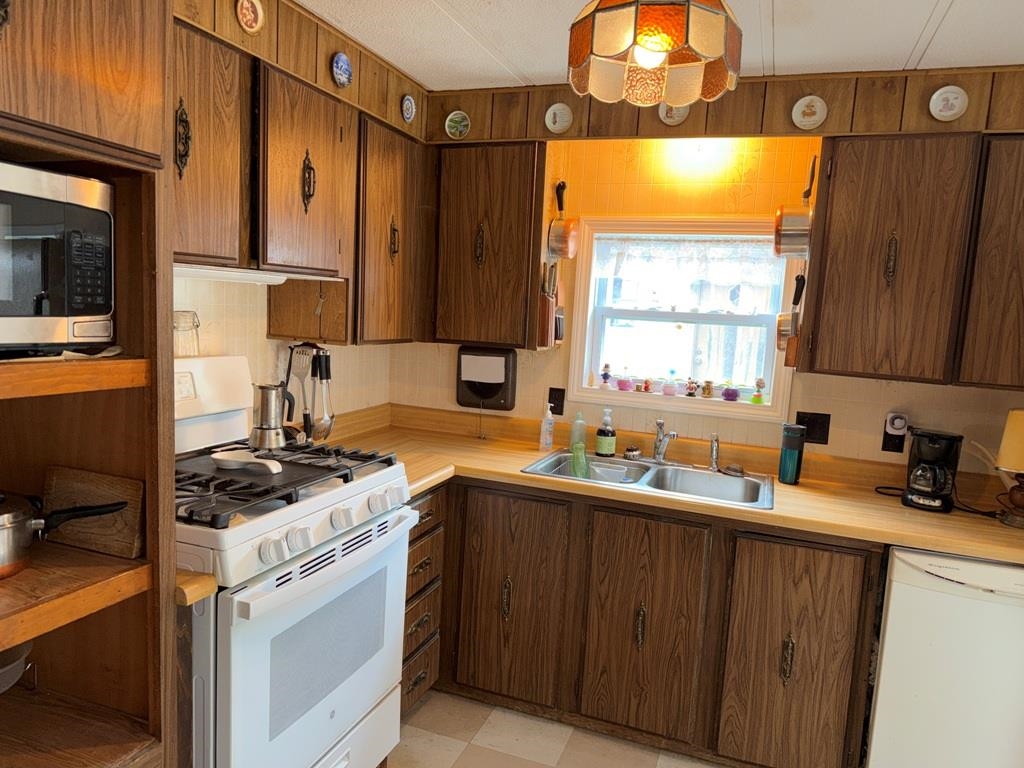 135 Maple St, Enfield, NH 03748