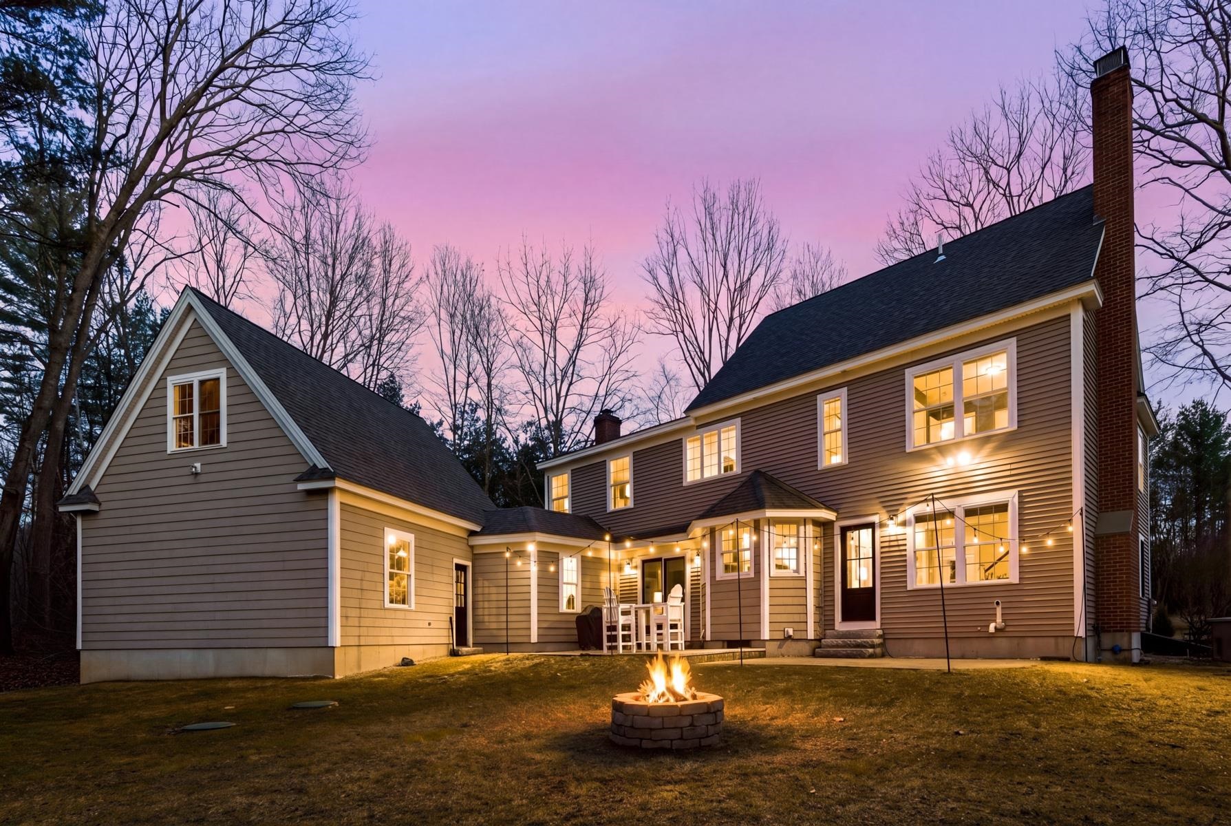 35 Winterberry Ln, Stratham, NH 03885