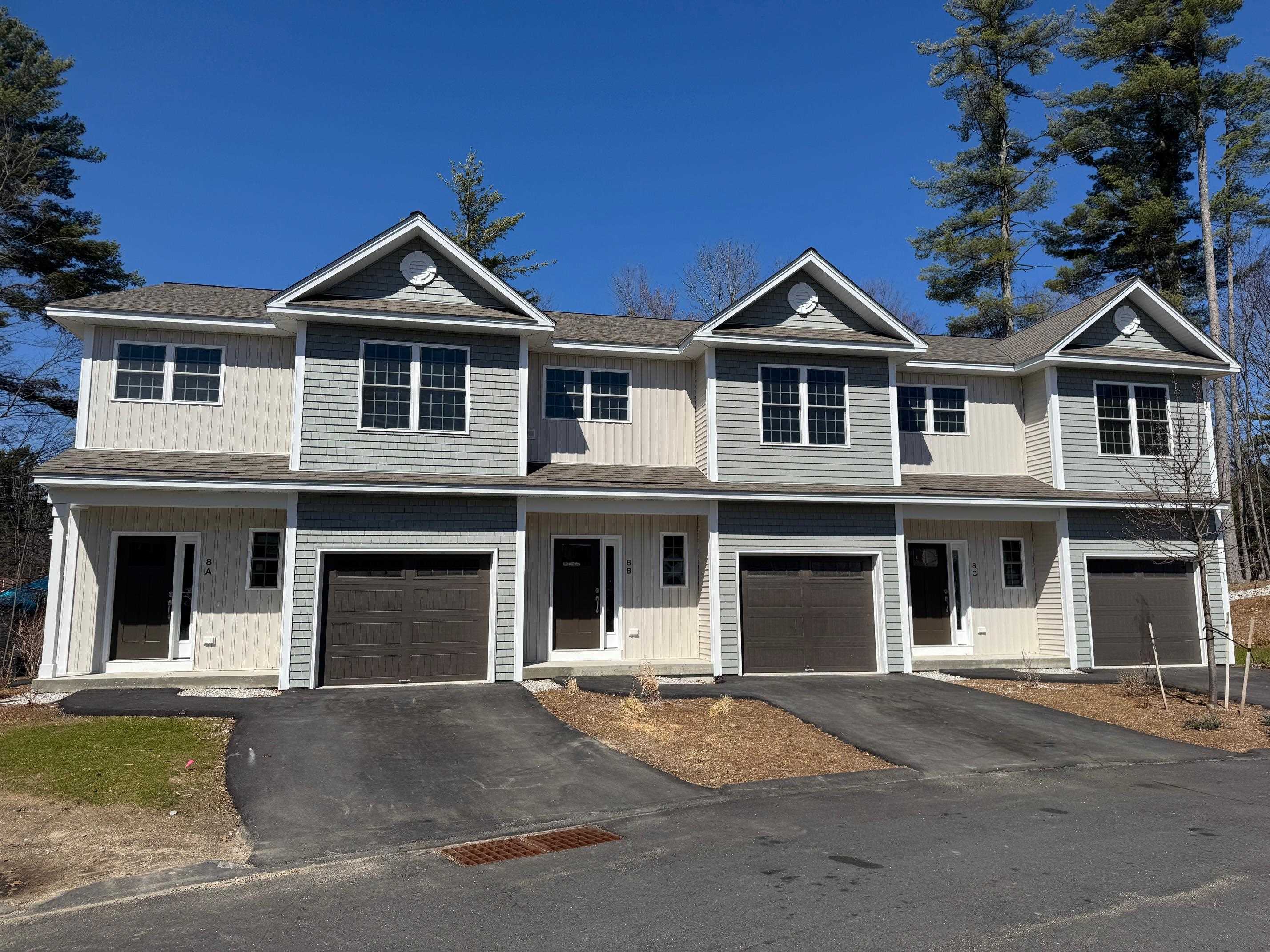 8B Dearborn Cir, Goffstown, NH 03045