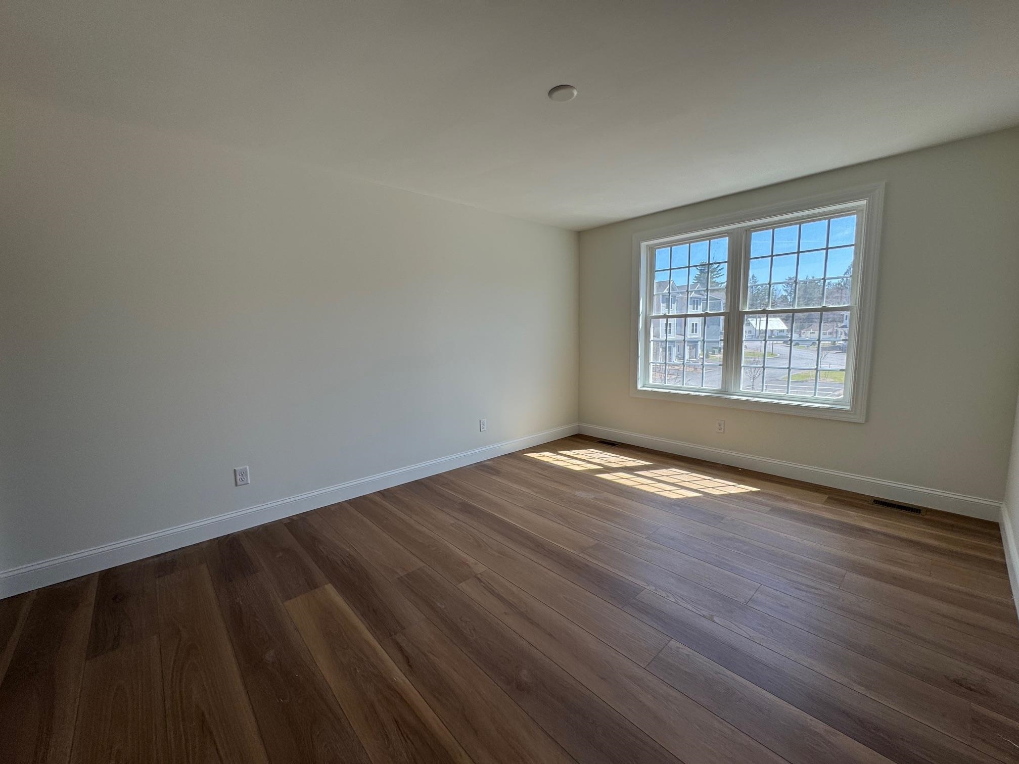 8B Dearborn Cir, Goffstown, NH 03045