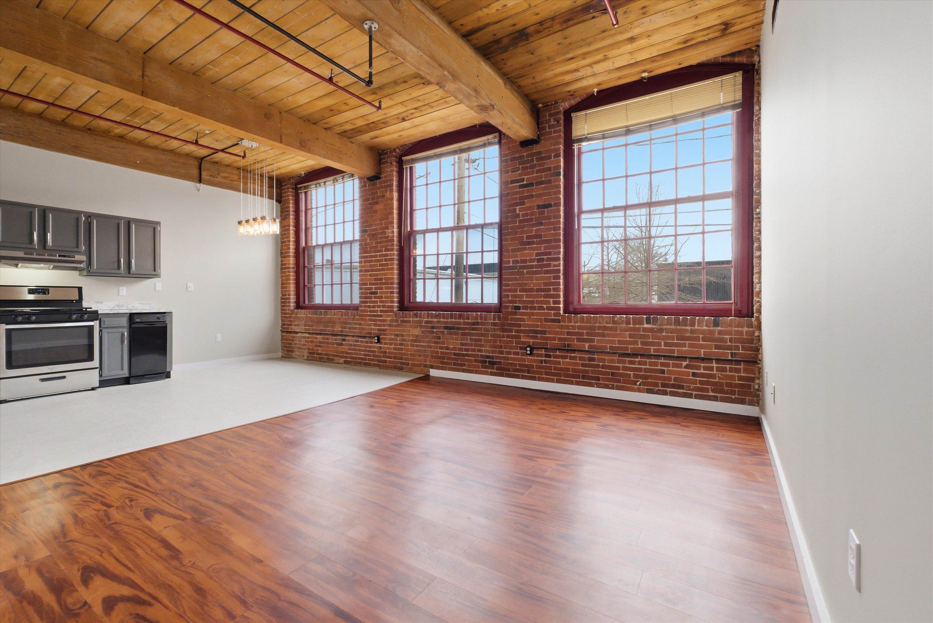 470 Silver St, Manchester, NH 03103