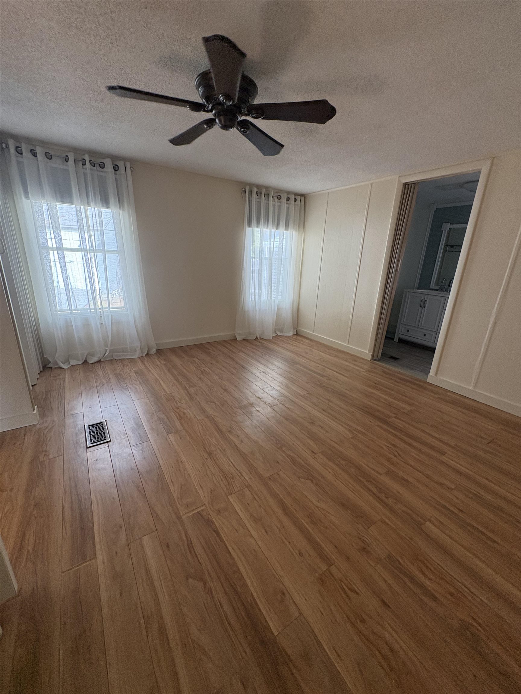 21 Bishop Ln, Epsom, NH 03234