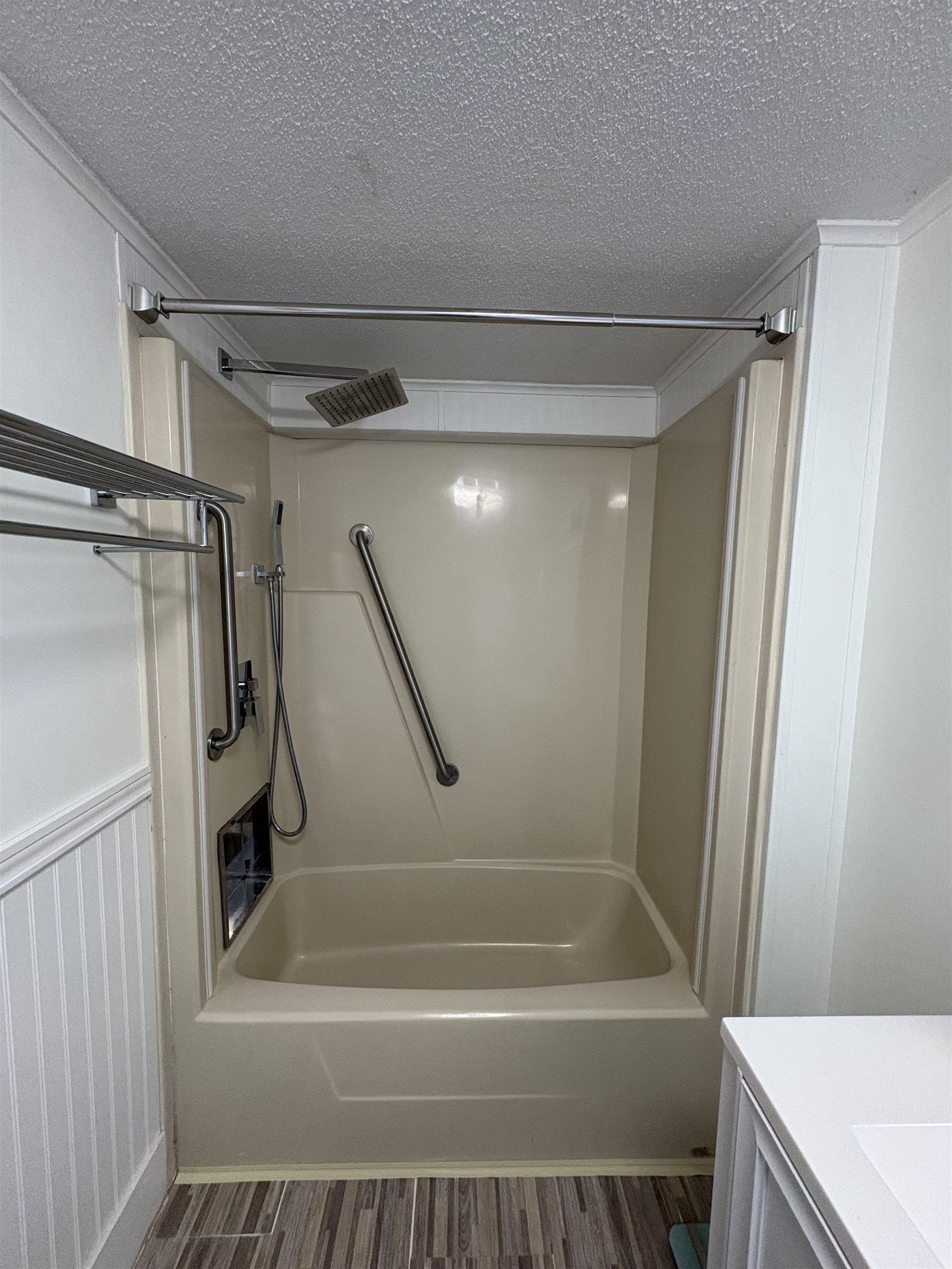 21 Bishop Ln, Epsom, NH 03234