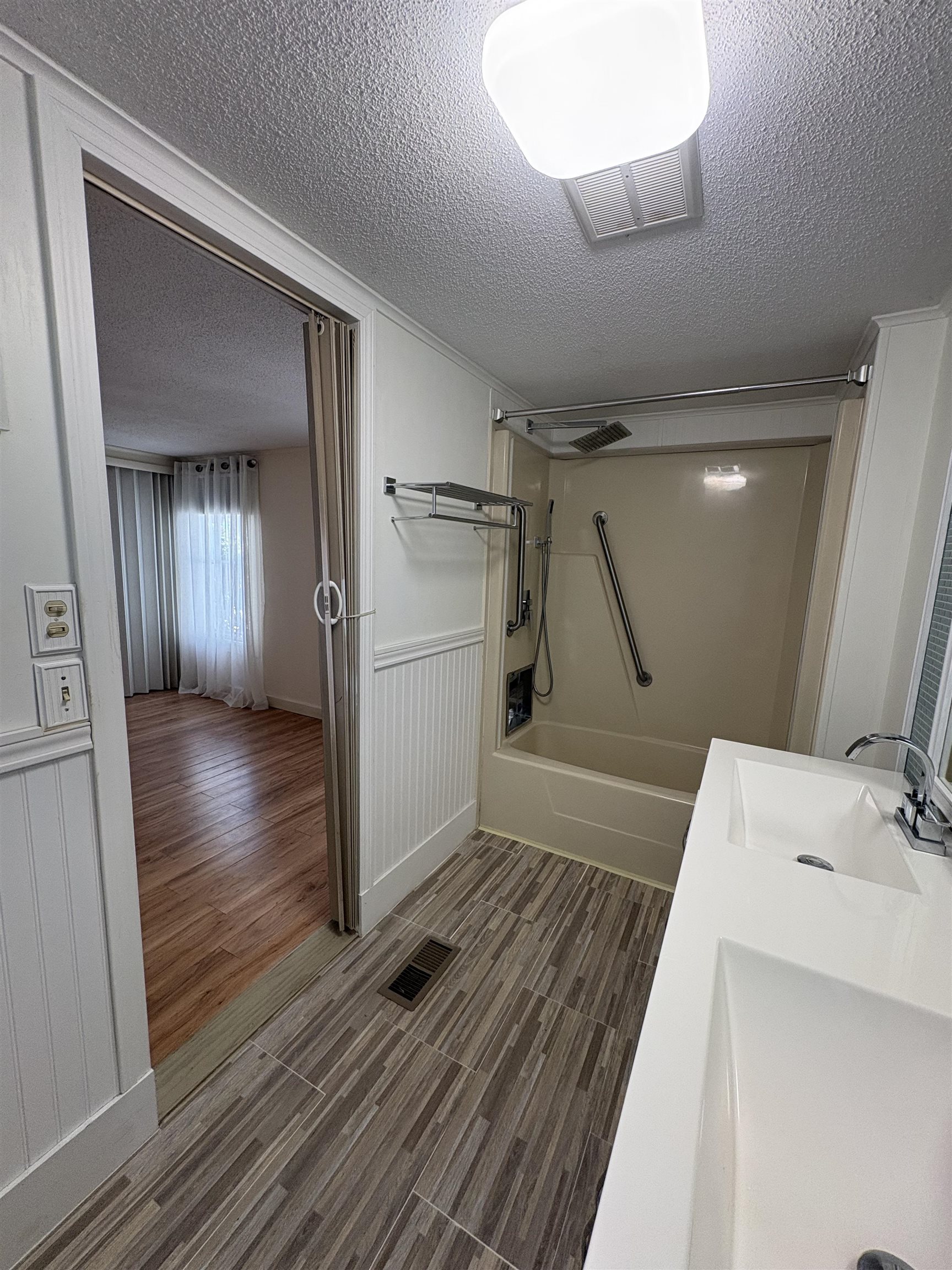 21 Bishop Ln, Epsom, NH 03234