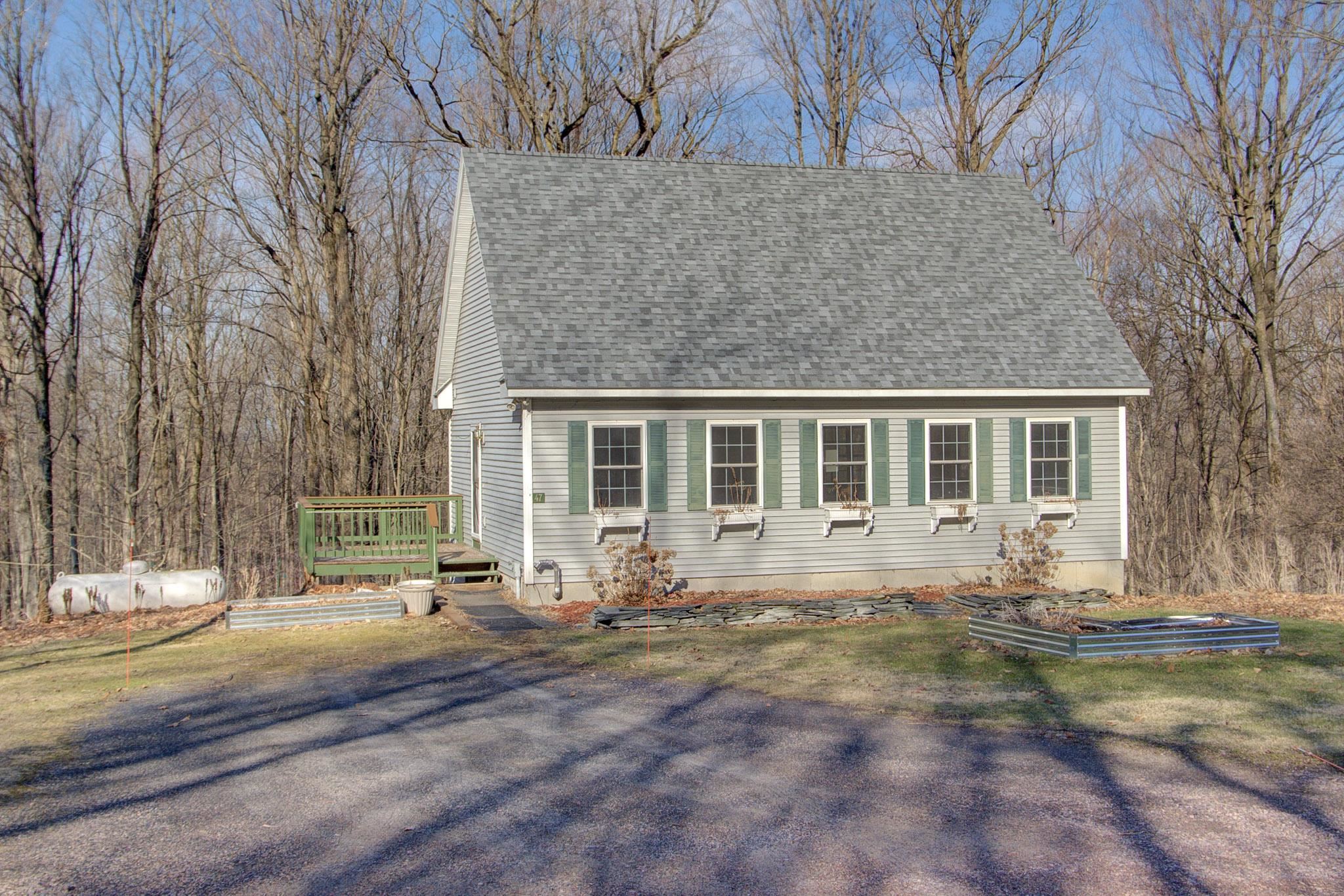47 Lovers Ln, Grand Isle, VT 05458