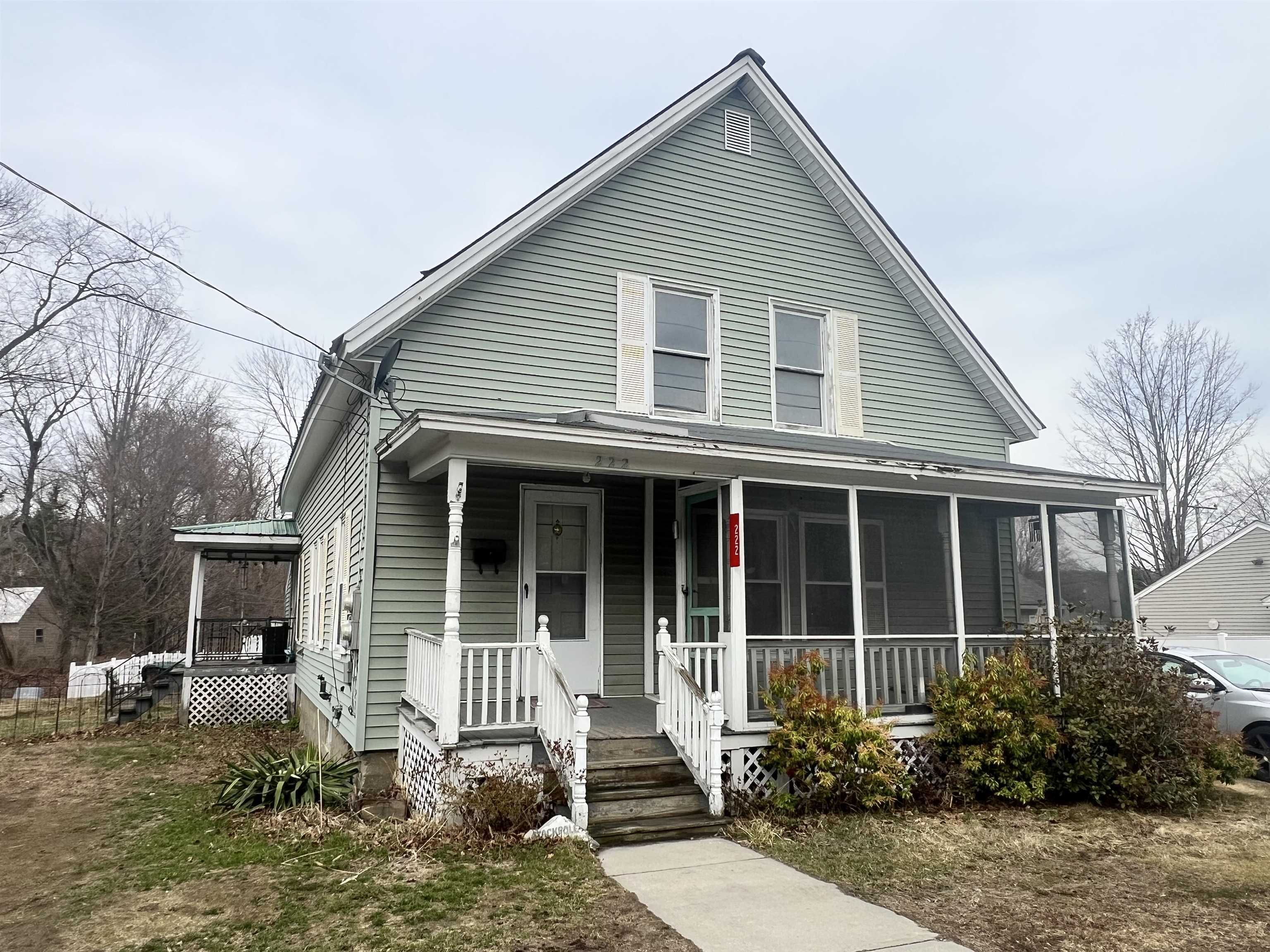 222 N Main St, Newport, NH 03773